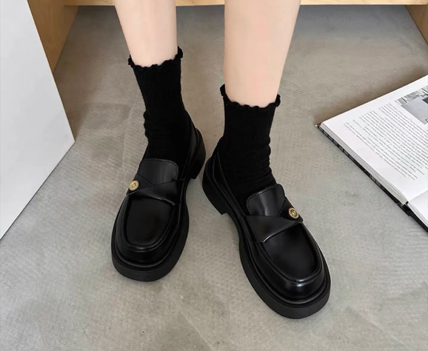 Women Vintage style casual shoes thumbnail