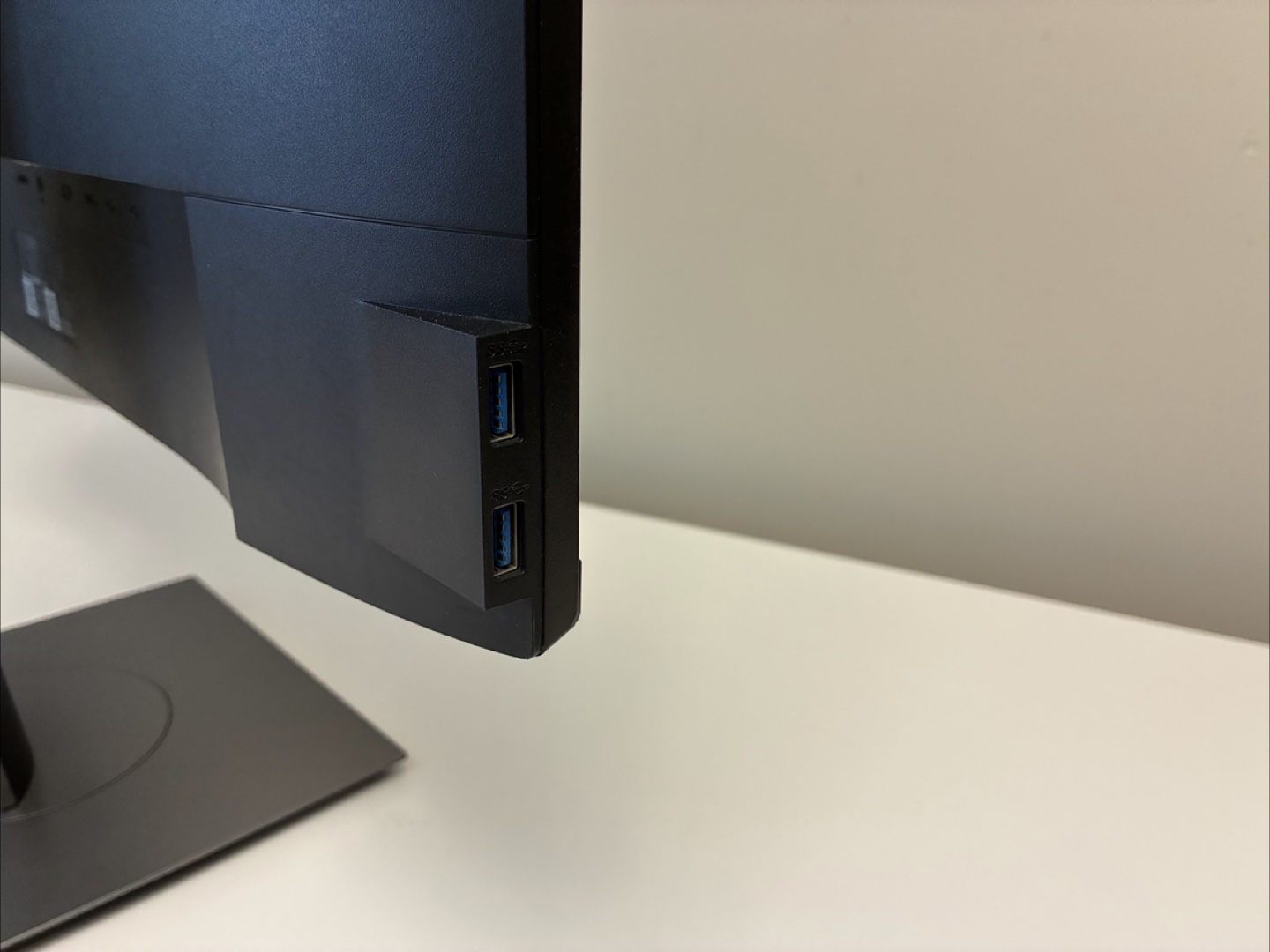 Dell 24 Inch Monitor - photo 4