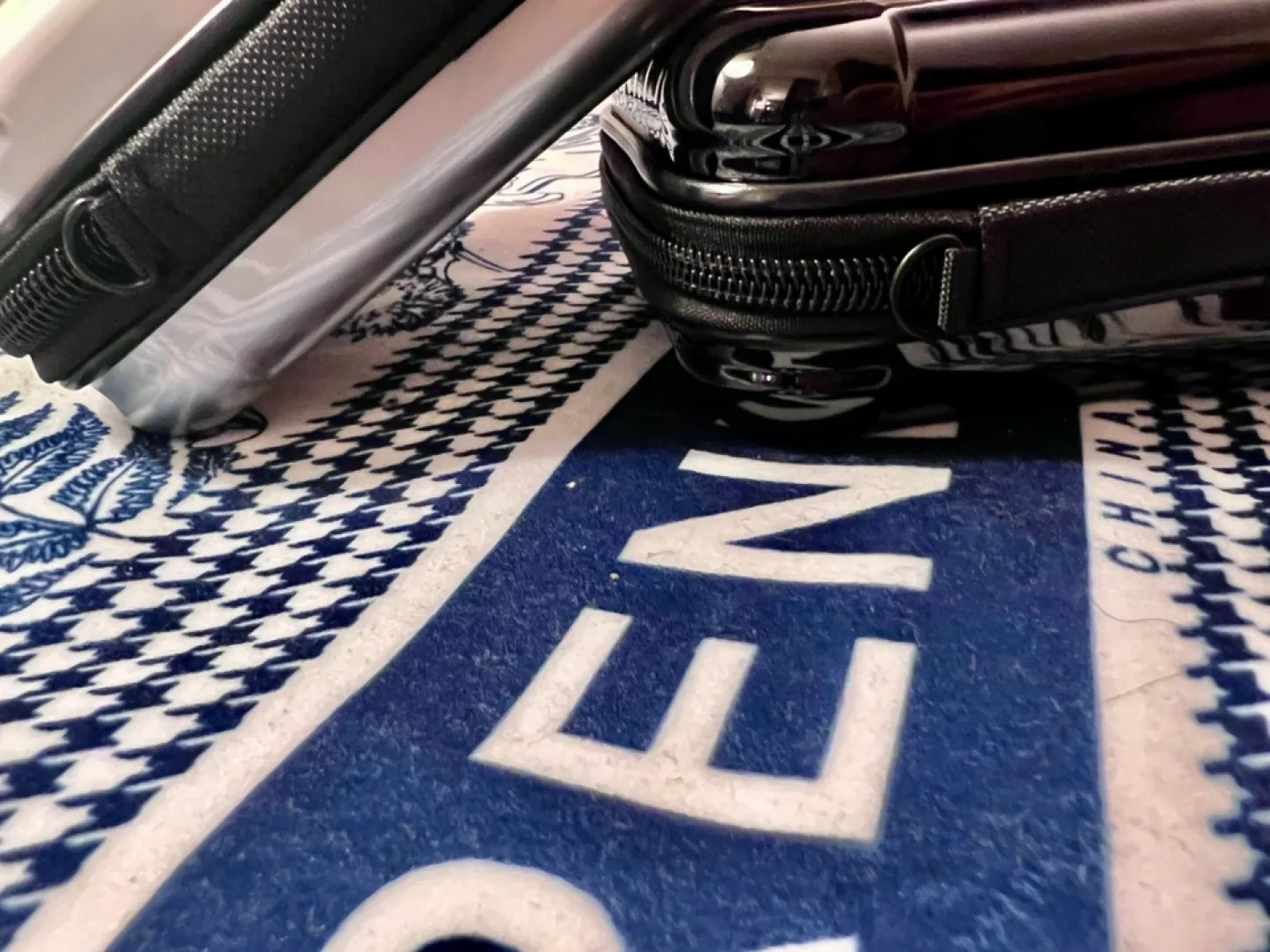 NWT Rimowa Essential Cabin Mini Suitcases - Silver & Black image indicator(4)