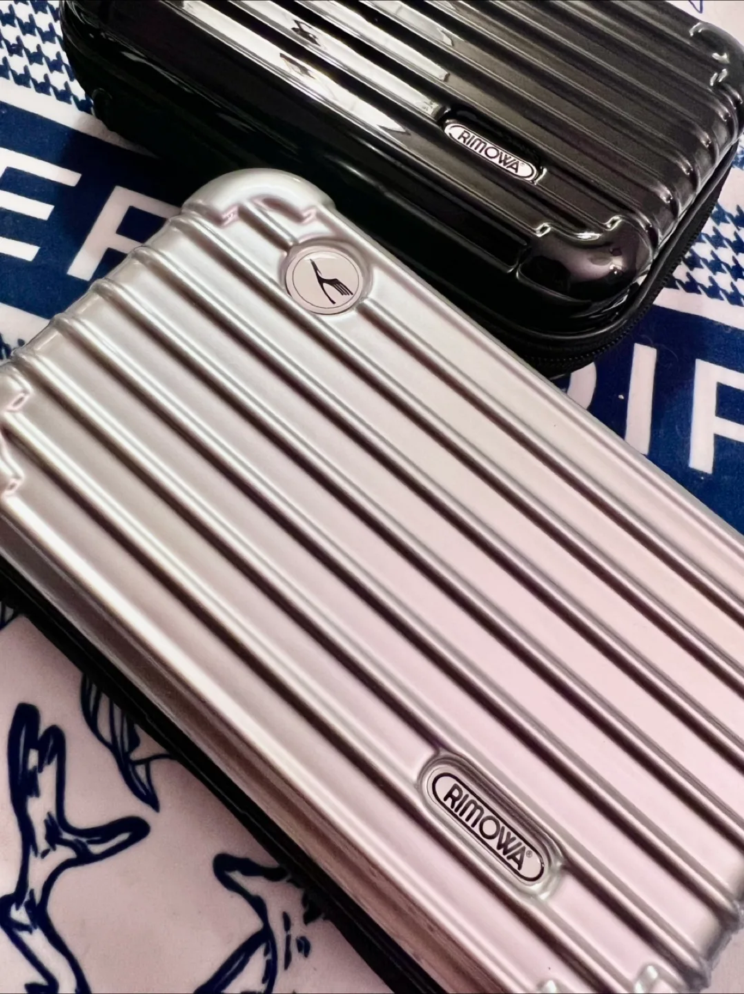 NWT Rimowa Essential Cabin Mini Suitcases - Silver & Black image indicator(2)