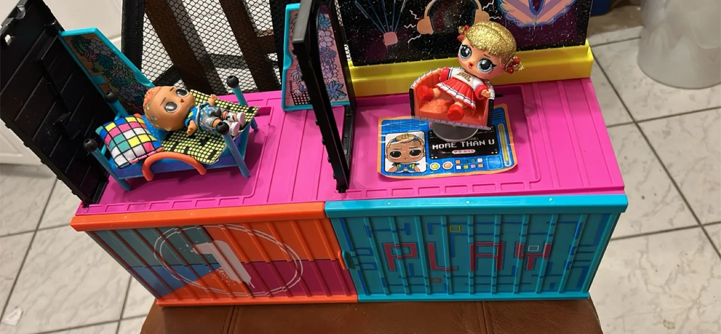 LOL Surprise OMG Remix Super Surprise Playset image indicator(2)