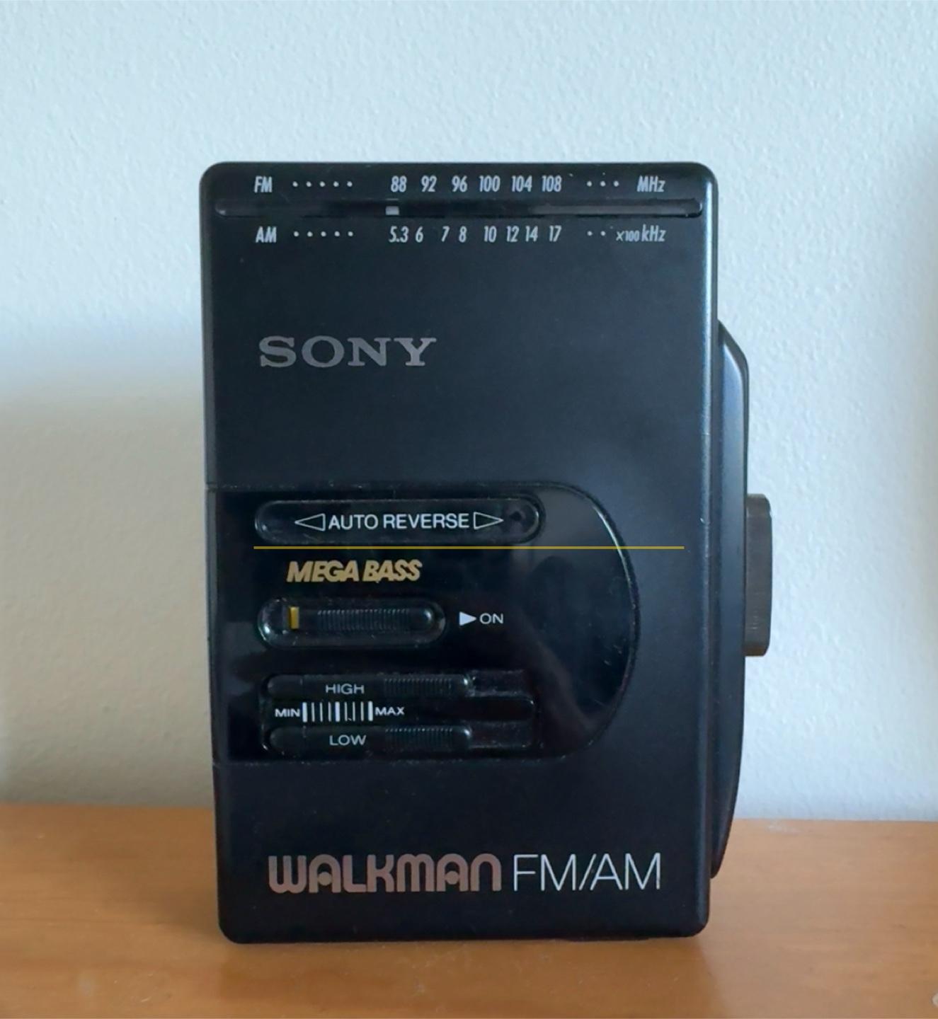 Vintage Sony Walkman FM/AM Radio Cassette Player