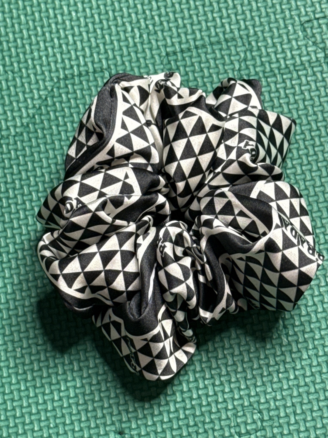 Scrunchie - Black and White Geometric Pattern - photo 2