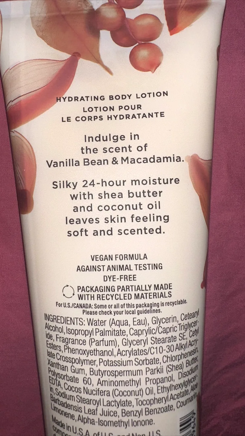 Victoria's Secret Vanilla Bean & Macadamia Hydrating Body Lotion image indicator(2)