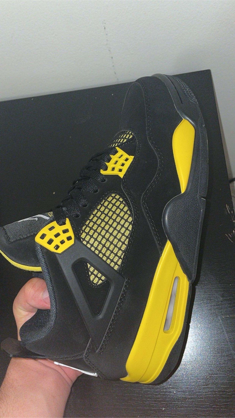 Air Jordan 4 Retro 'Thunder'