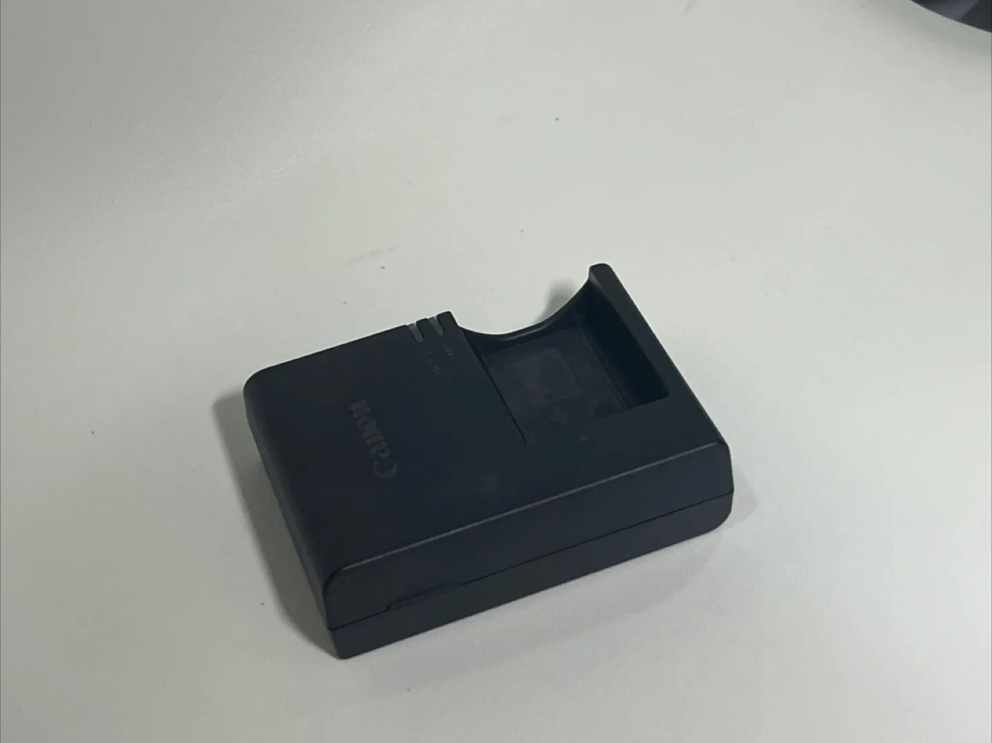 Canon R100 mirrorless Camera w/ kit lens image indicator(3)