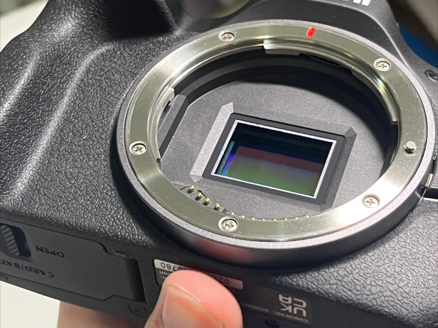 Canon R100 mirrorless Camera w/ kit lens image indicator(2)