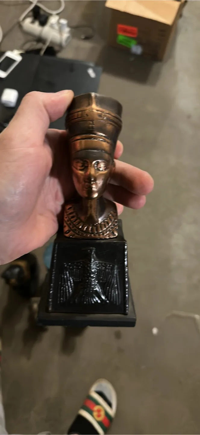 Nefertiti Bust Statue Figurine thumbnail