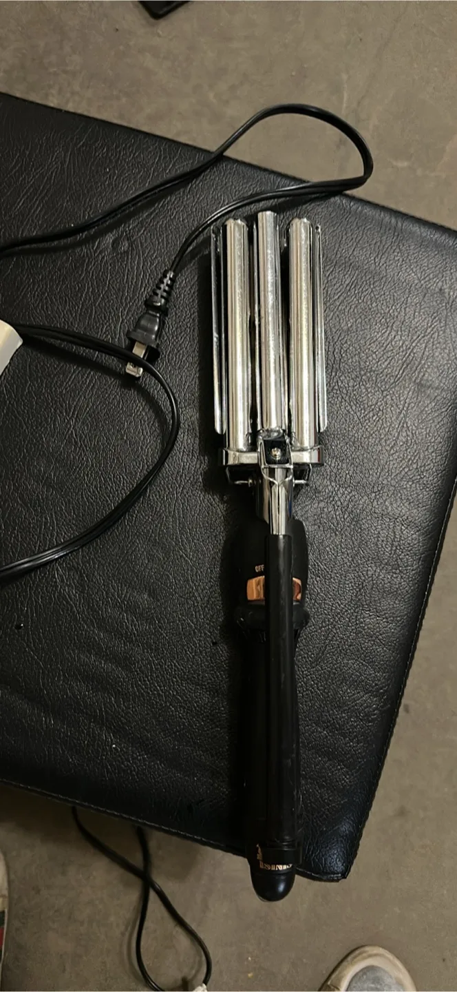 Triple Barrel Curling Iron thumbnail