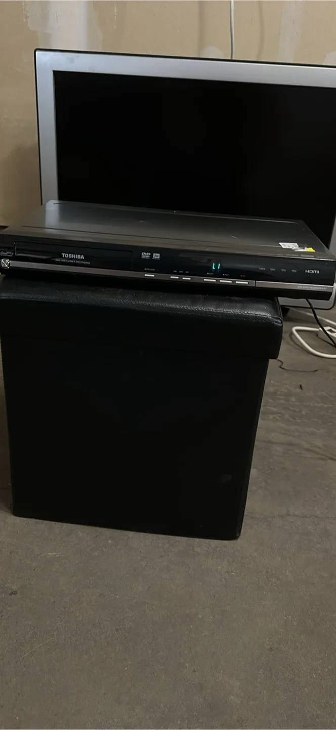 Toshiba DVD Recorder with HDMI thumbnail