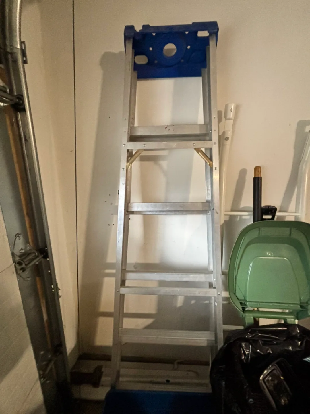 Aluminum Step Ladder thumbnail
