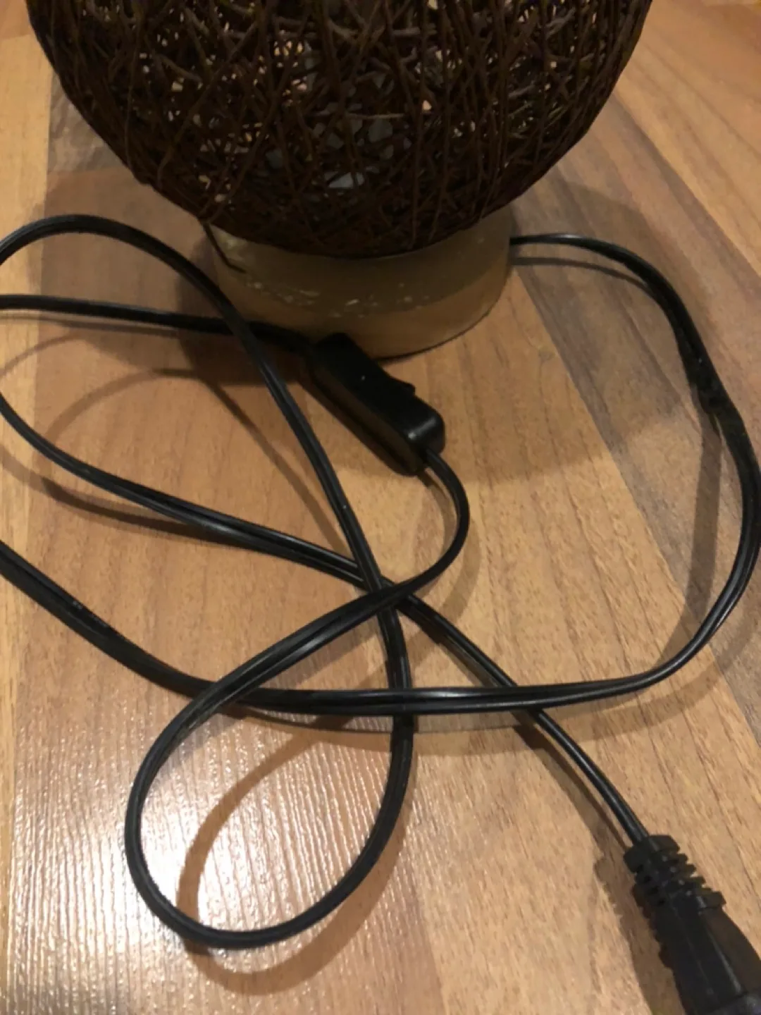 Unique Woven Table Lamp *needs fixing* image indicator(2)