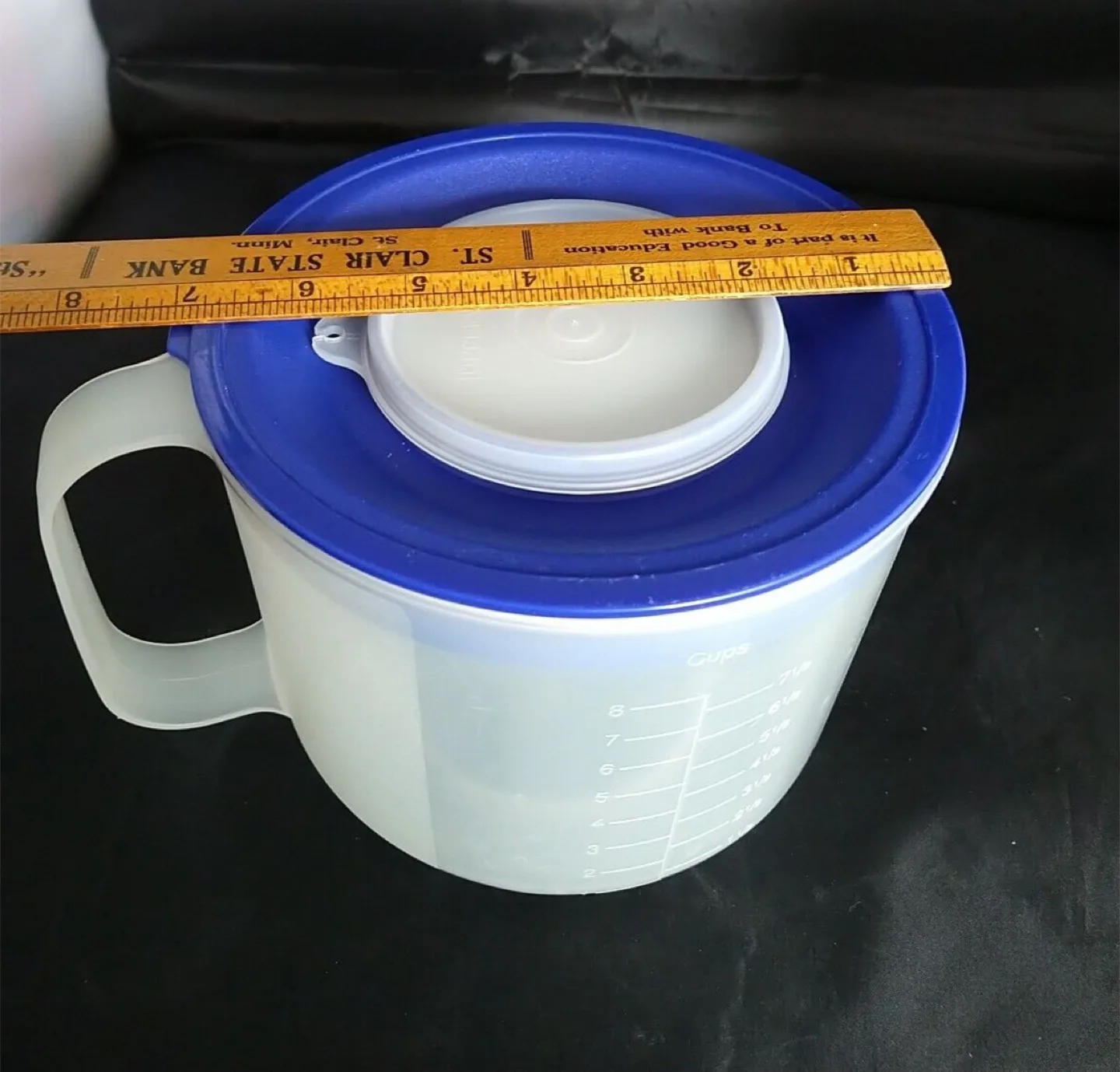 Vintage Tupperware Mix-N-Stor 8 Cup Measuring Bowl image indicator(2)