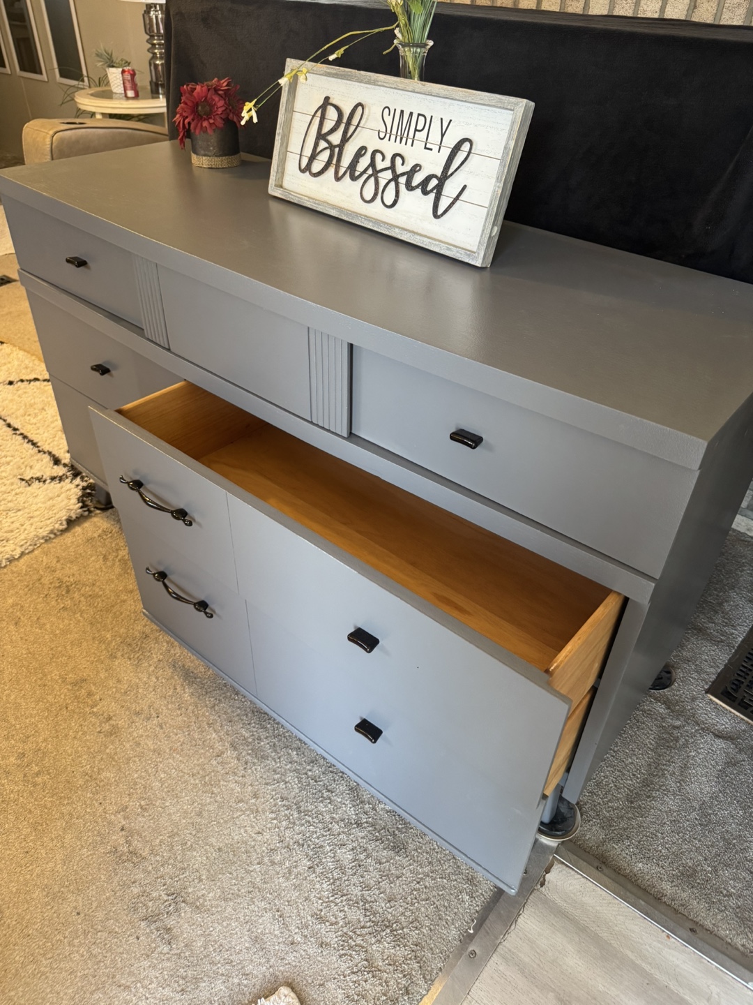 ✨✨ GORGEOUS GRAY LONG VINTAGE 6 DRAWER DRESSER✨✨ - photo 4
