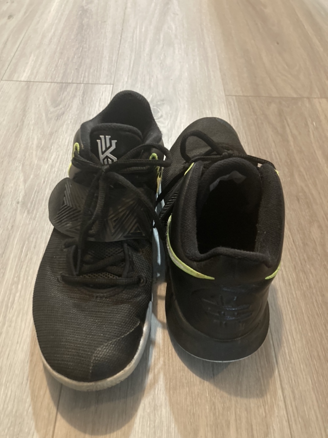 Nike Kyrie 3 Basketball Shoes - Size US 8.5 - photo 3