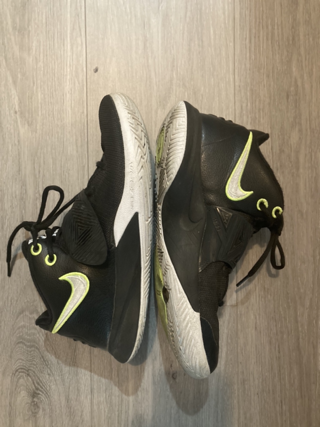 Nike Kyrie 3 Basketball Shoes - Size US 8.5 - photo 2