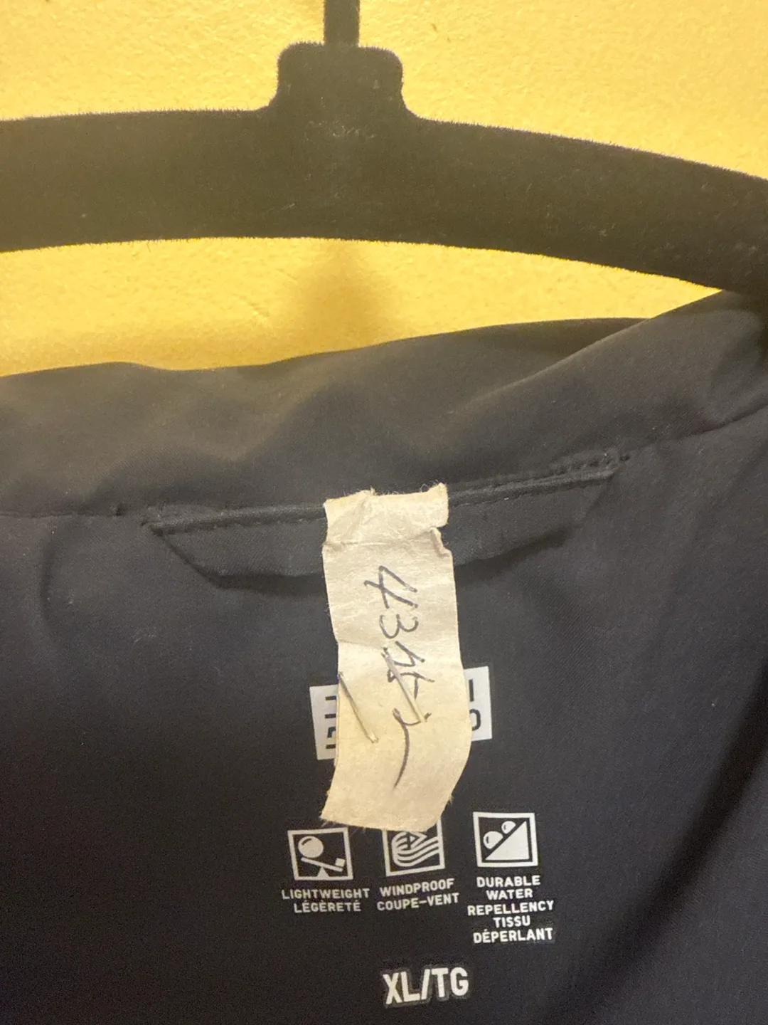 Uniqlo Women's Black Long Down Jacket - Size XL image indicator(5)