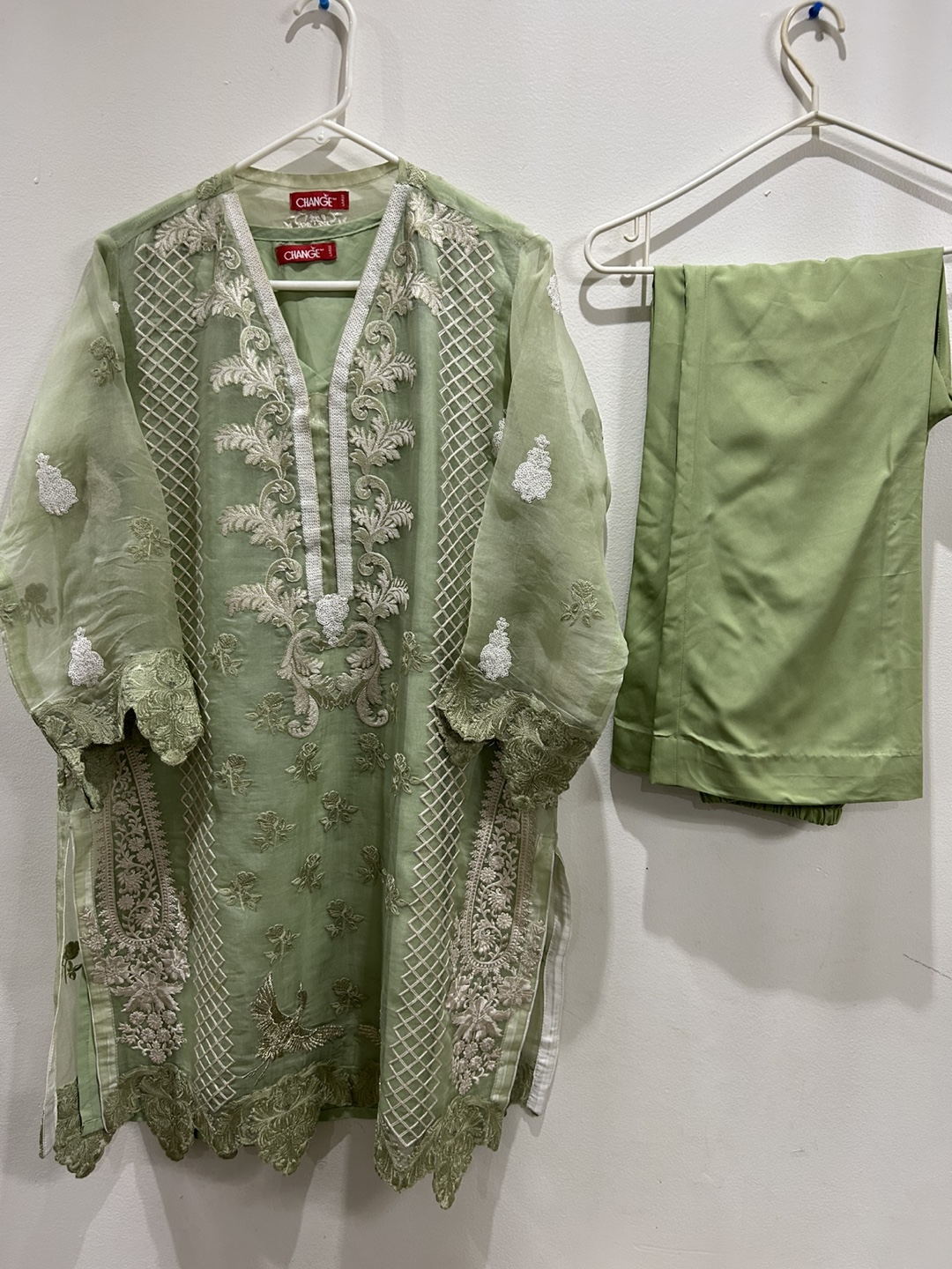 Women's CHANGE embroidered kurta and pants set - photo 4