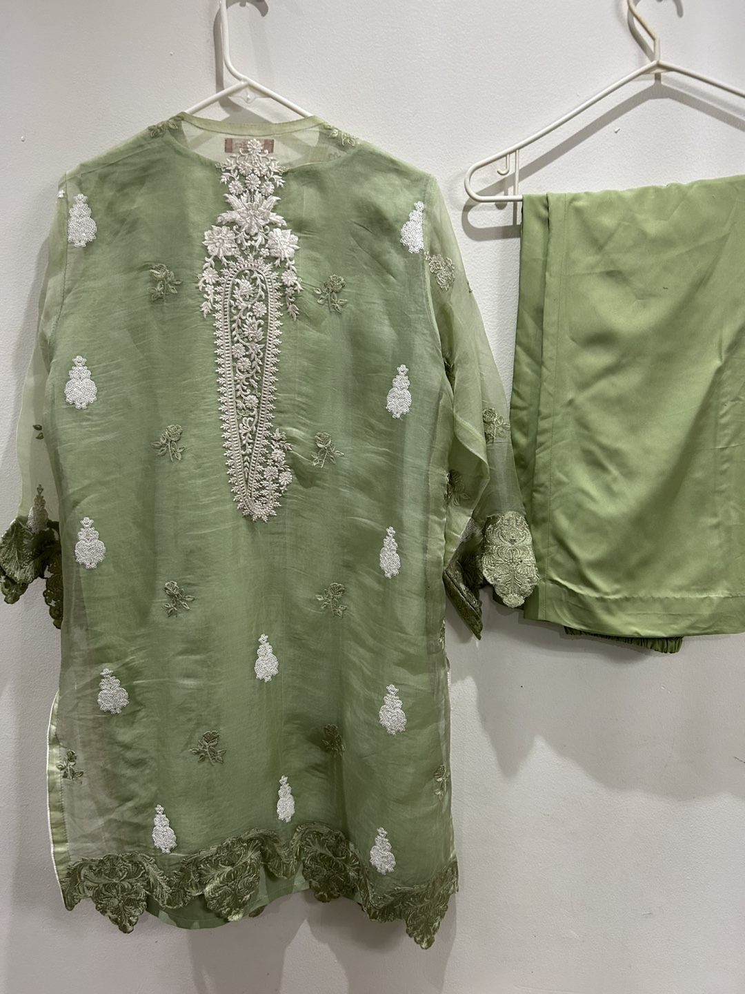 Women's CHANGE embroidered kurta and pants set - photo 3