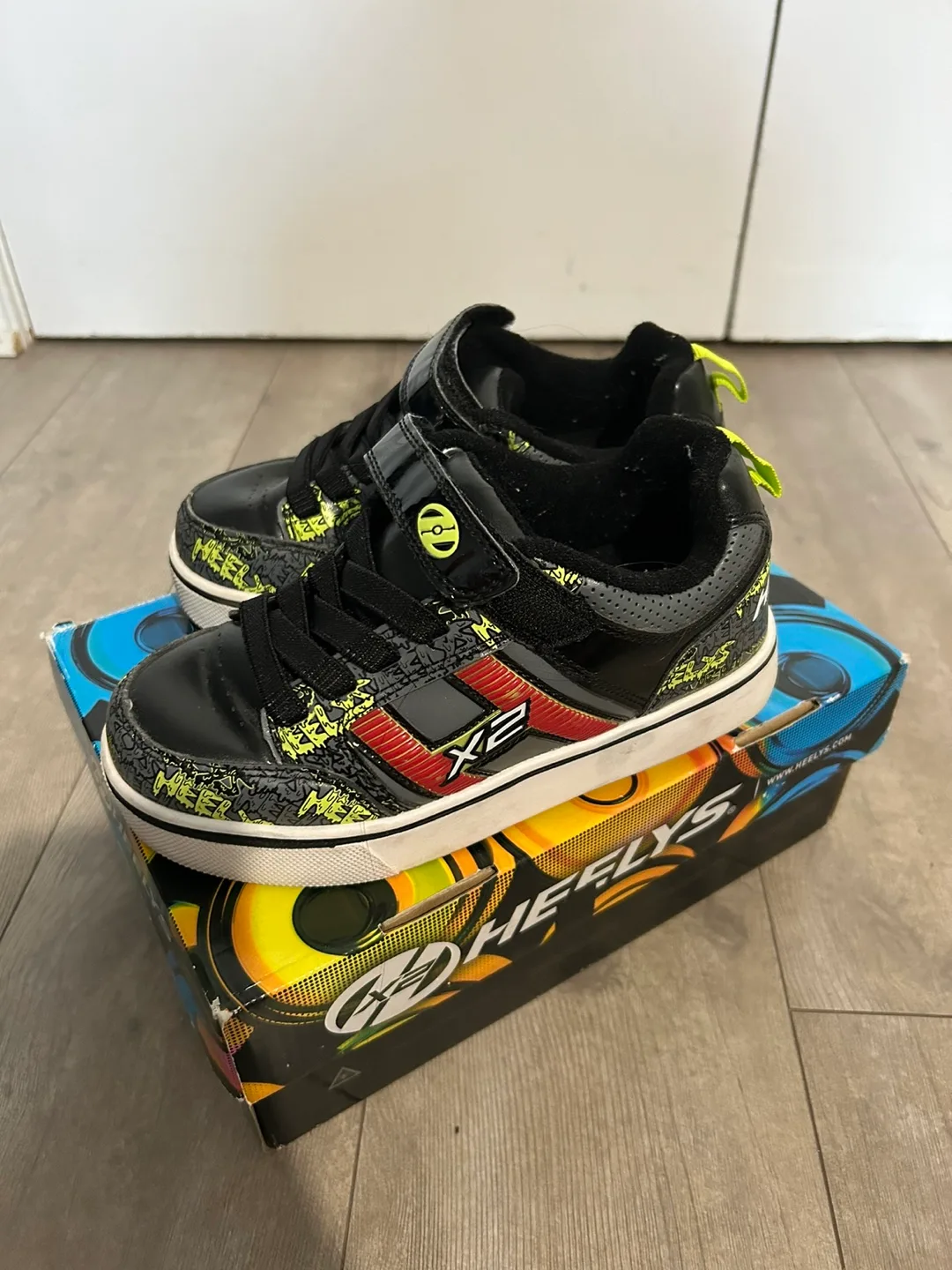 Heelys X2 Black Graffiti Print Kids' Sneakers Size 1 thumbnail