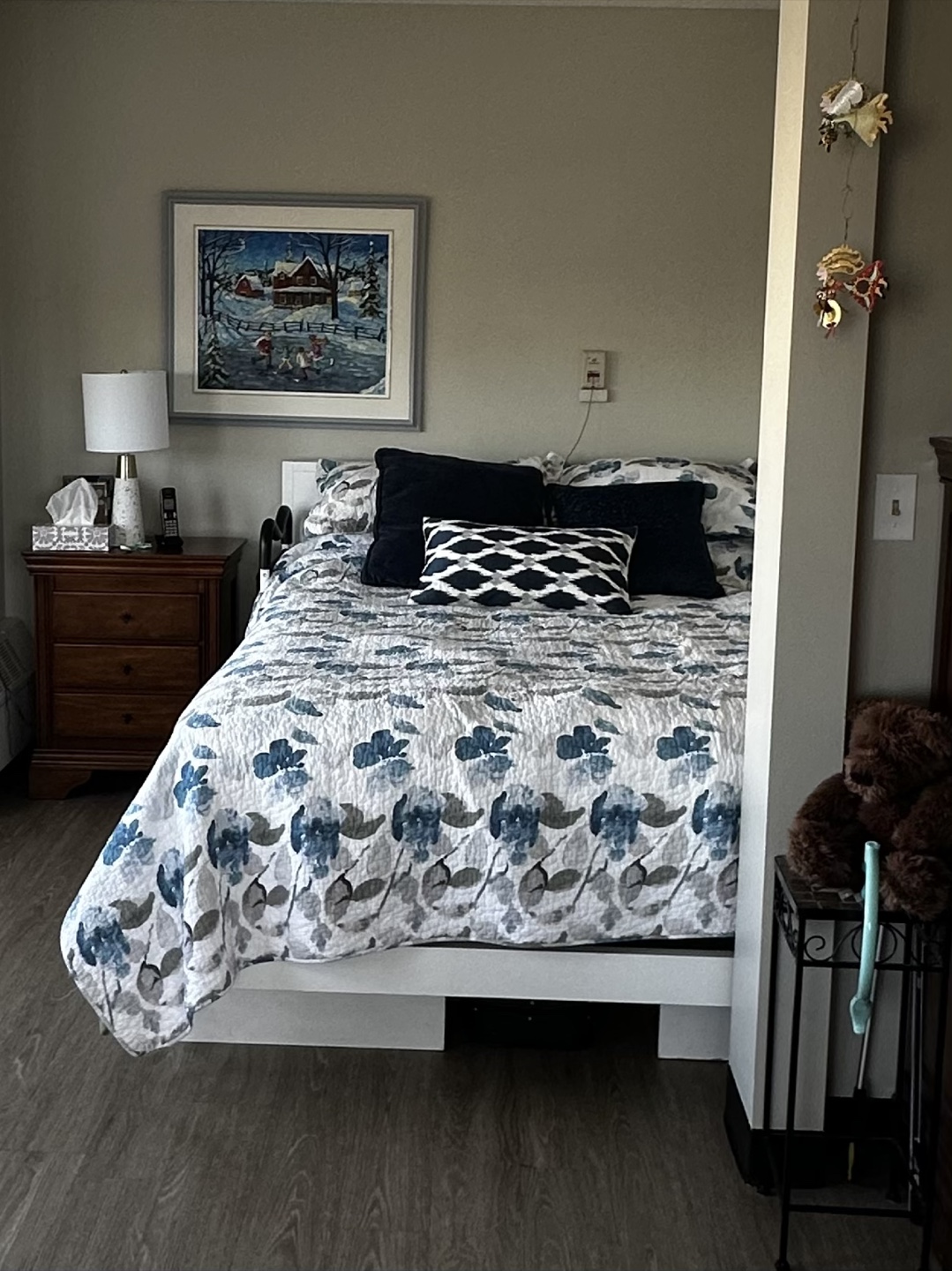 Sojourn Queen Size Storage Bed Frame - photo 2