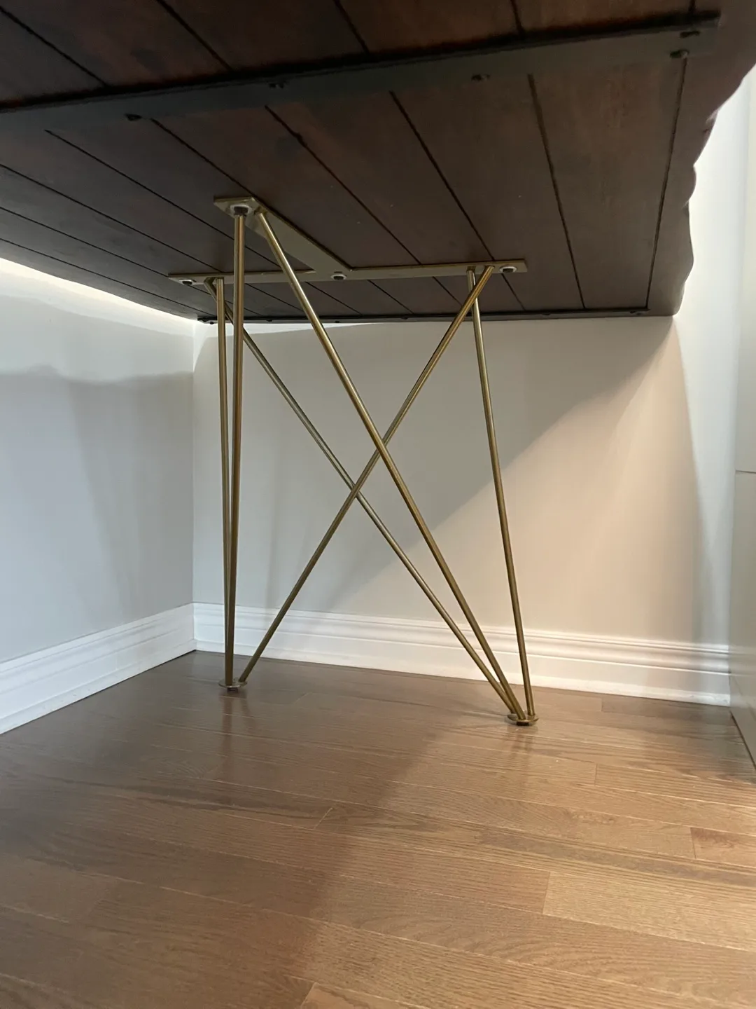 Live Edge Walnut Dining Table w Gold Hairpin Legs image indicator(4)