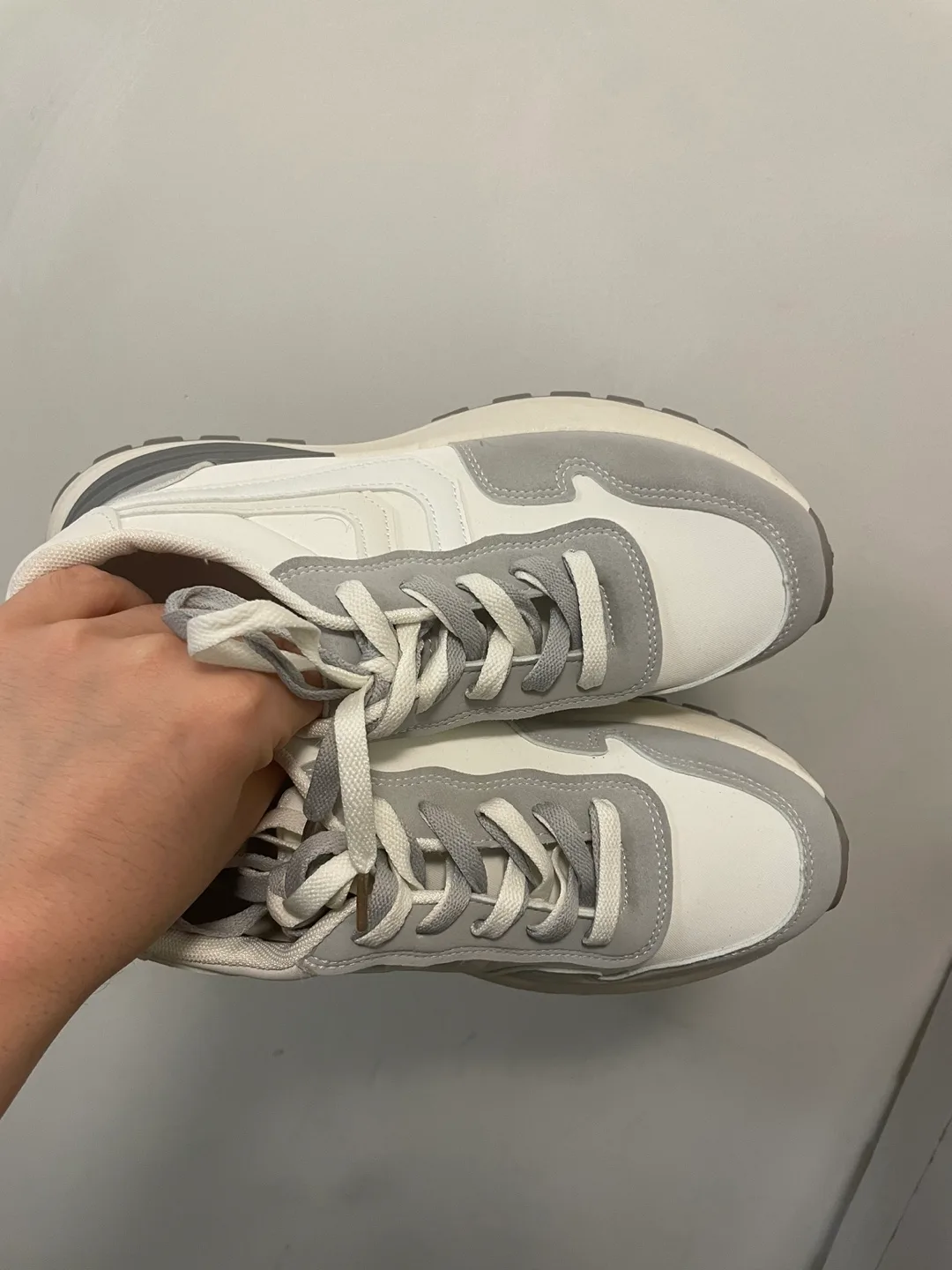 NKTE Grey and White Sneakers double laces thumbnail