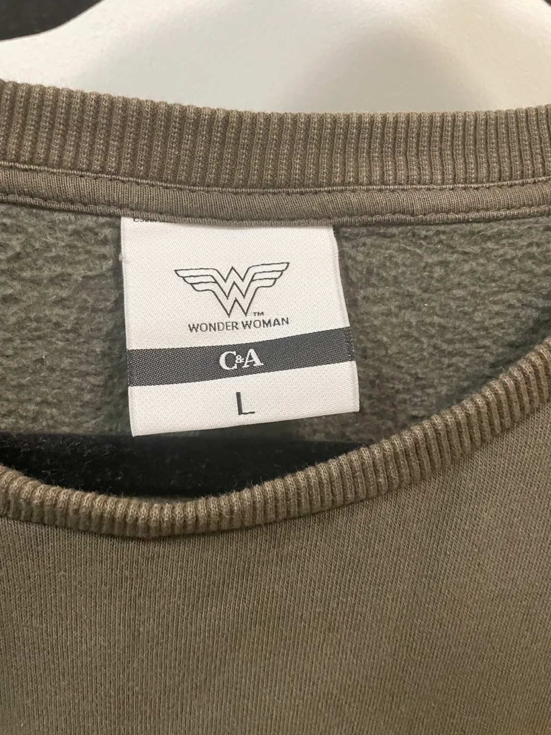 C&A Wonder Woman Sweatshirt - Size Large image indicator(3)