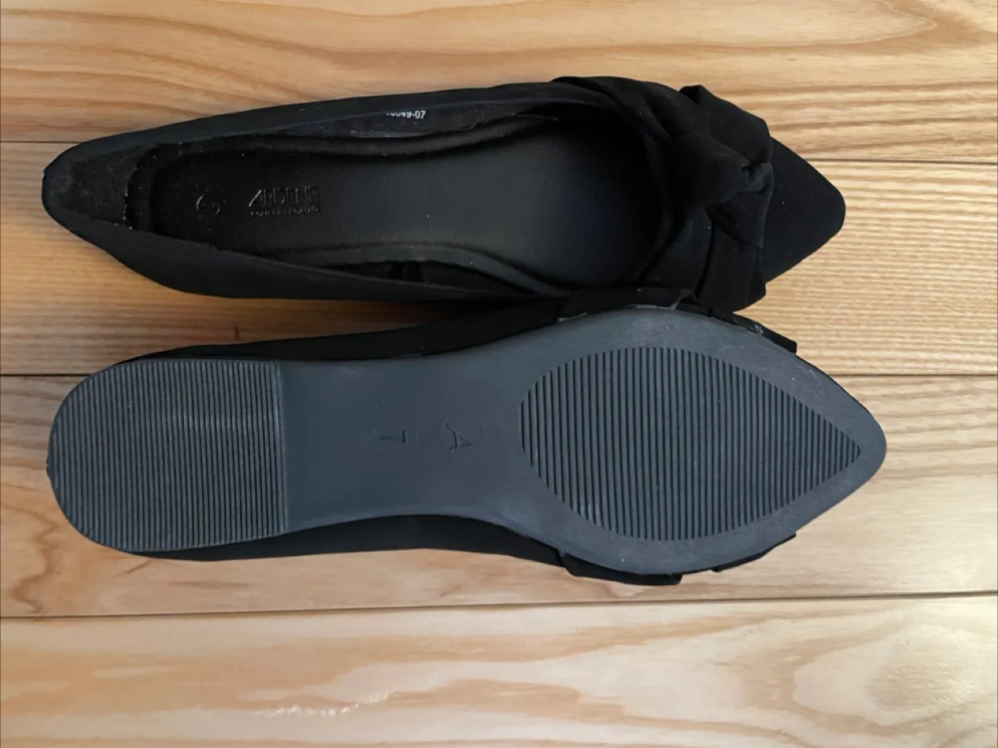 Women's Black Bow Flats - Size 7 image indicator(3)