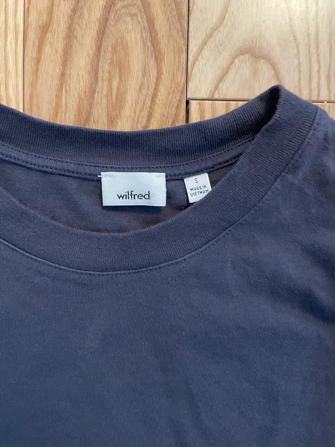 Wilfred cropped long sleeve dark grey top image indicator(2)