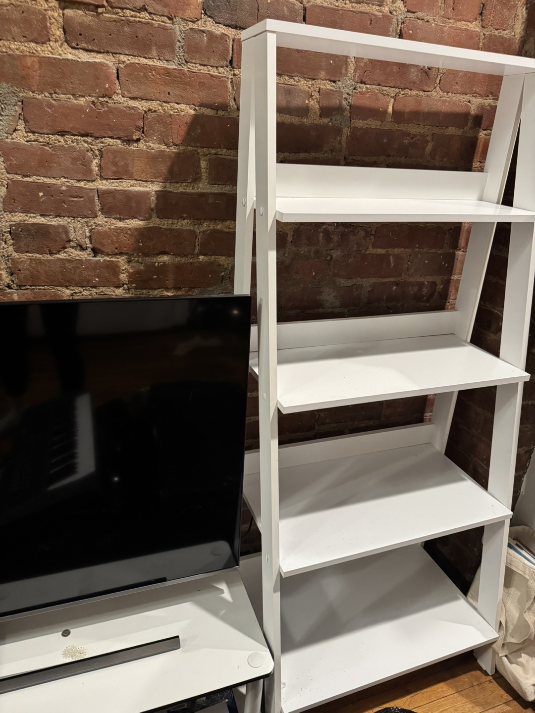 Moving sale! Haralda Ladder Bookcase - White - 4 Shelves - photo 2