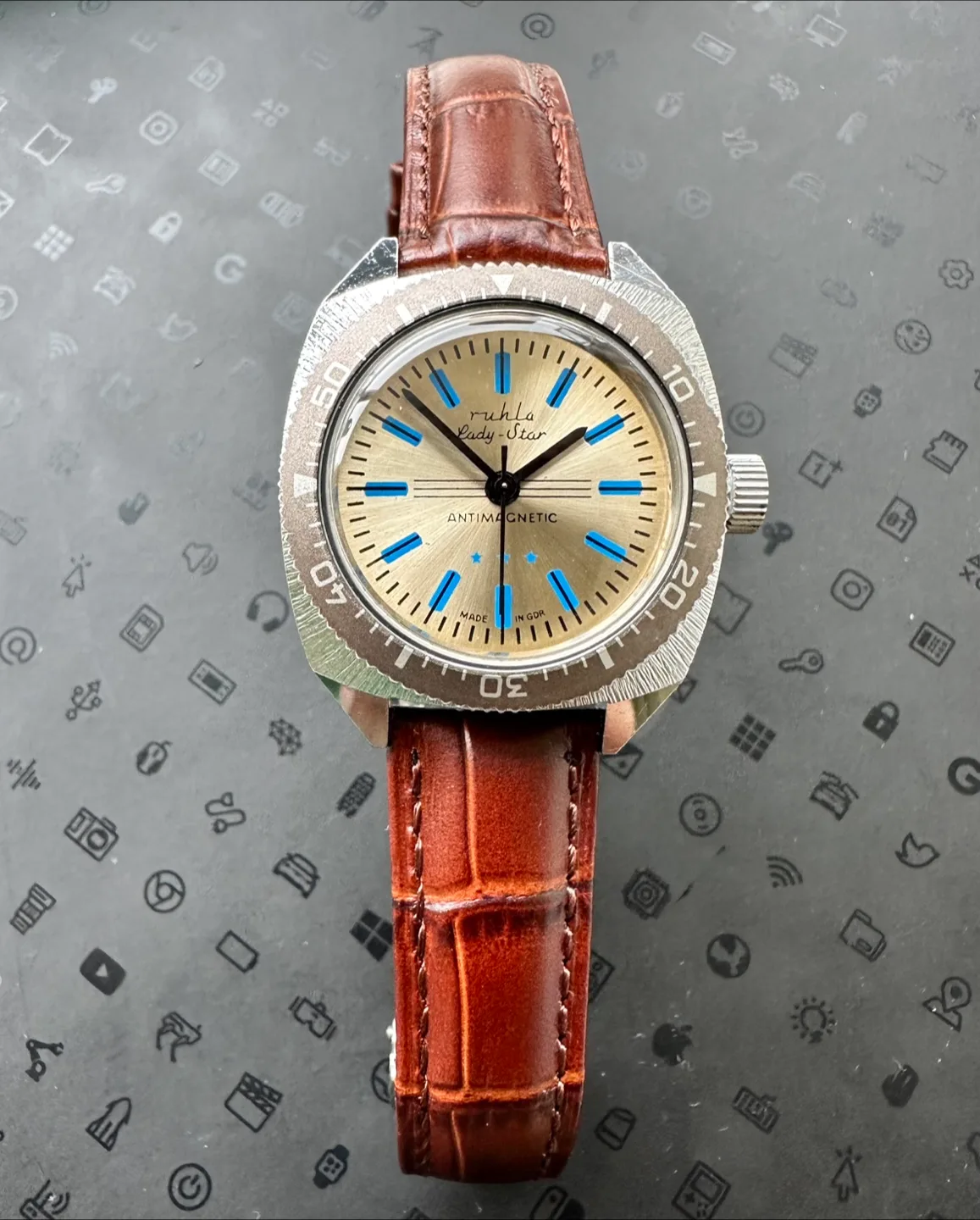 Vintage Ruhla Lady-Star Antimagnetic Watch image indicator(4)