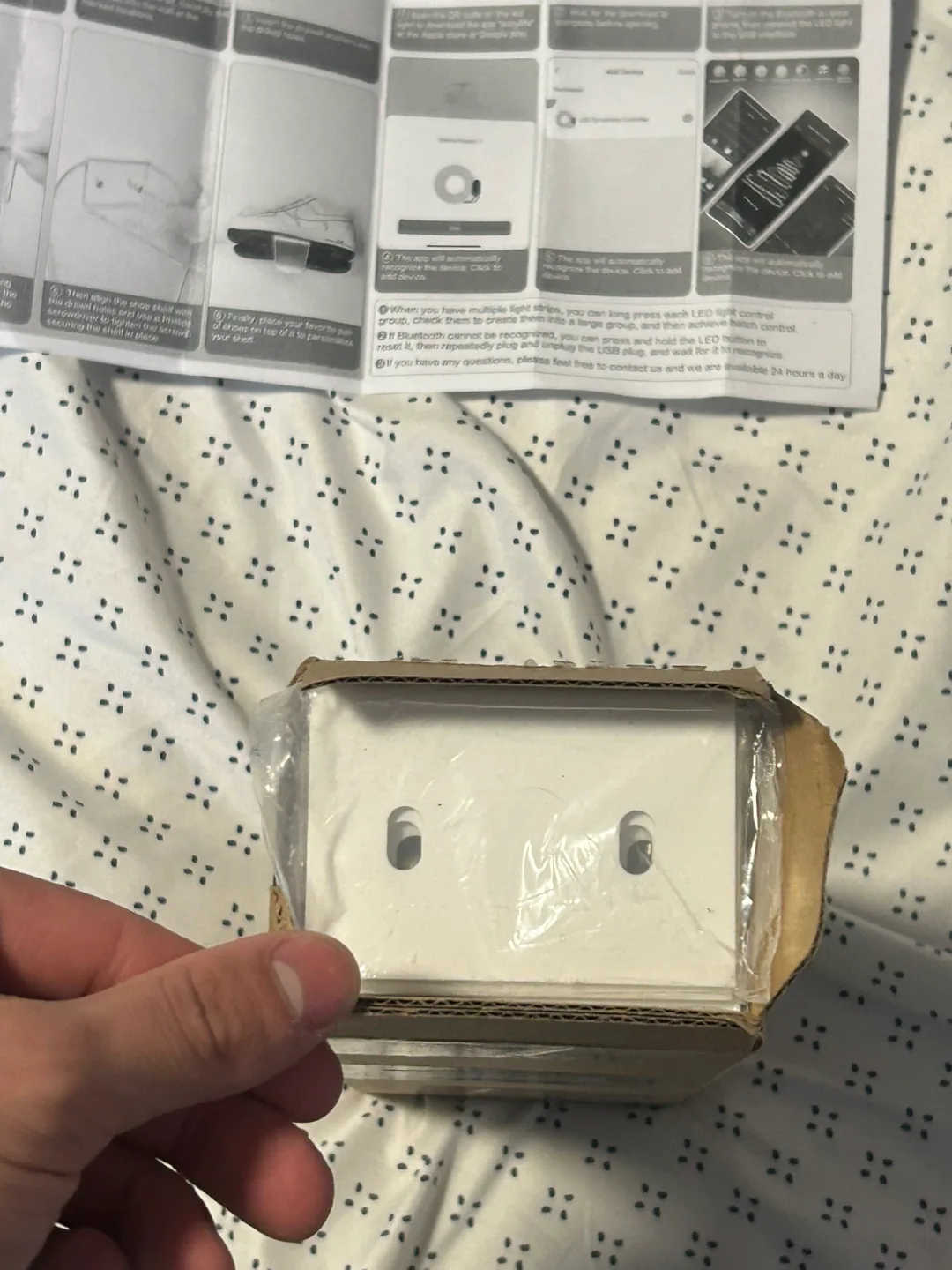 DILIBRA Set of 6 Floating Shoe Display Shelves with Lights image indicator(4)