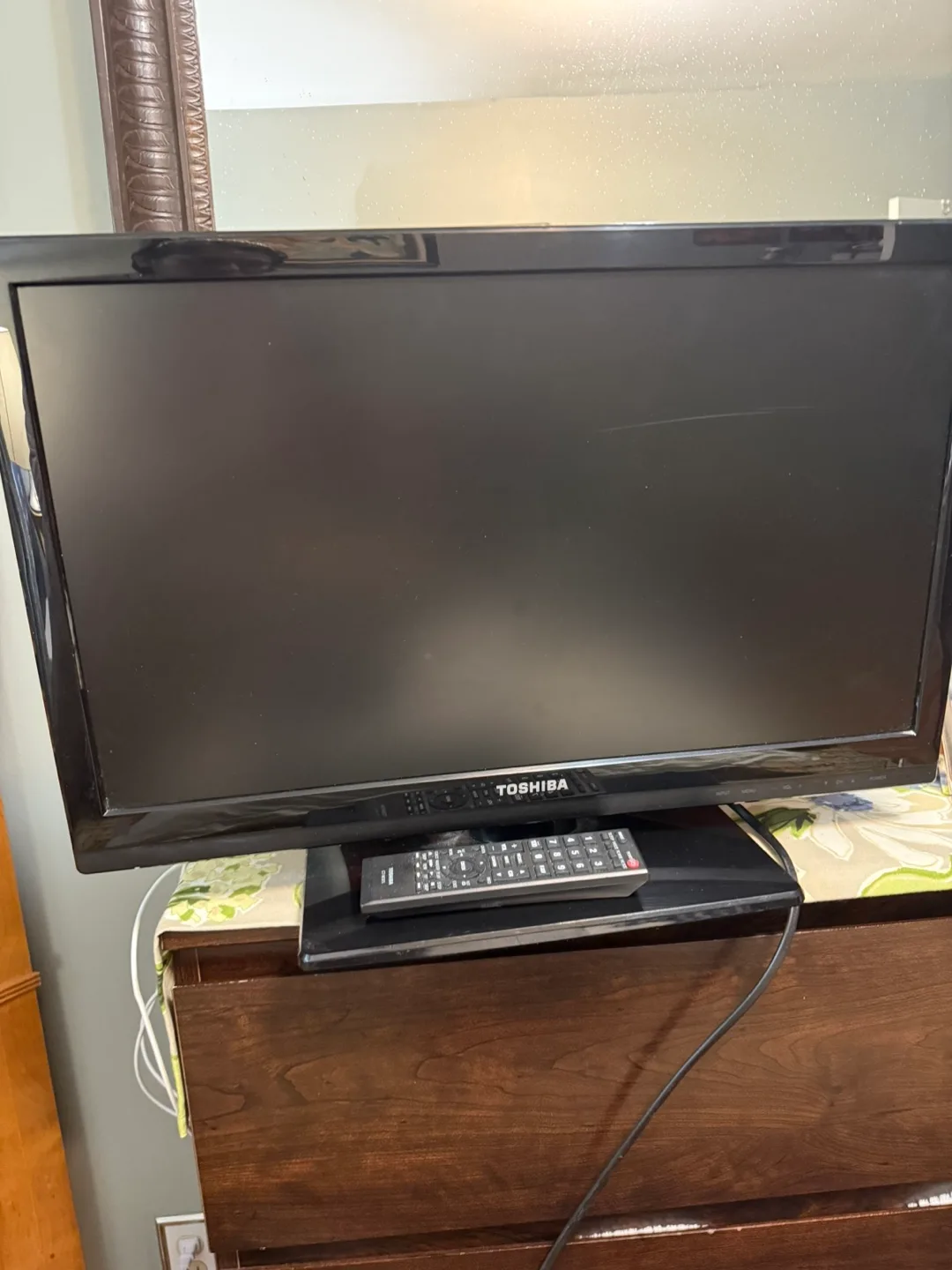 Toshiba LCD TV with Remote thumbnail