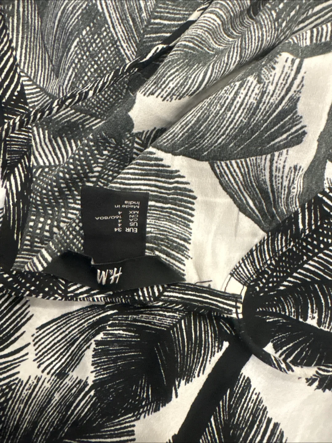 H&M Black and White Palm Tree Maxi Dress image indicator(3)