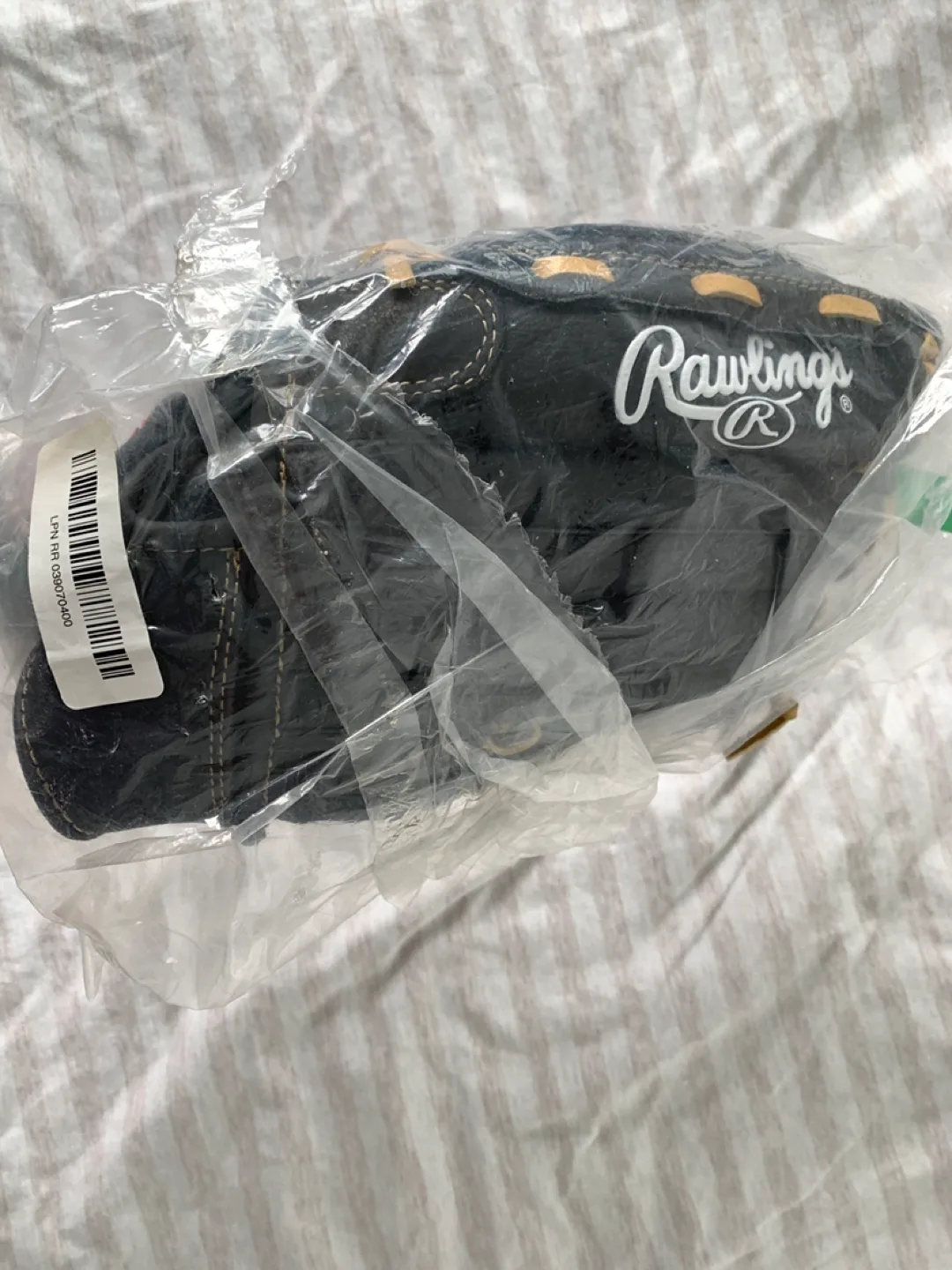 Rawlings Baseball Right Hand Glove thumbnail