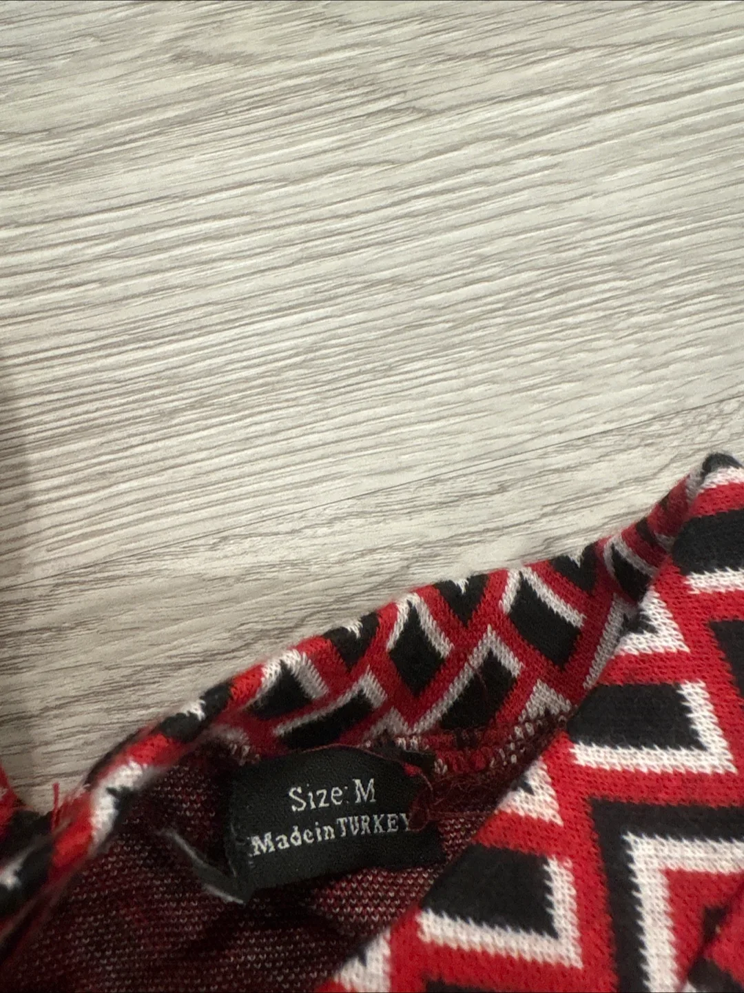 Red and Black Geometric Print Long Sleeve Crop Top - Size M image indicator(3)