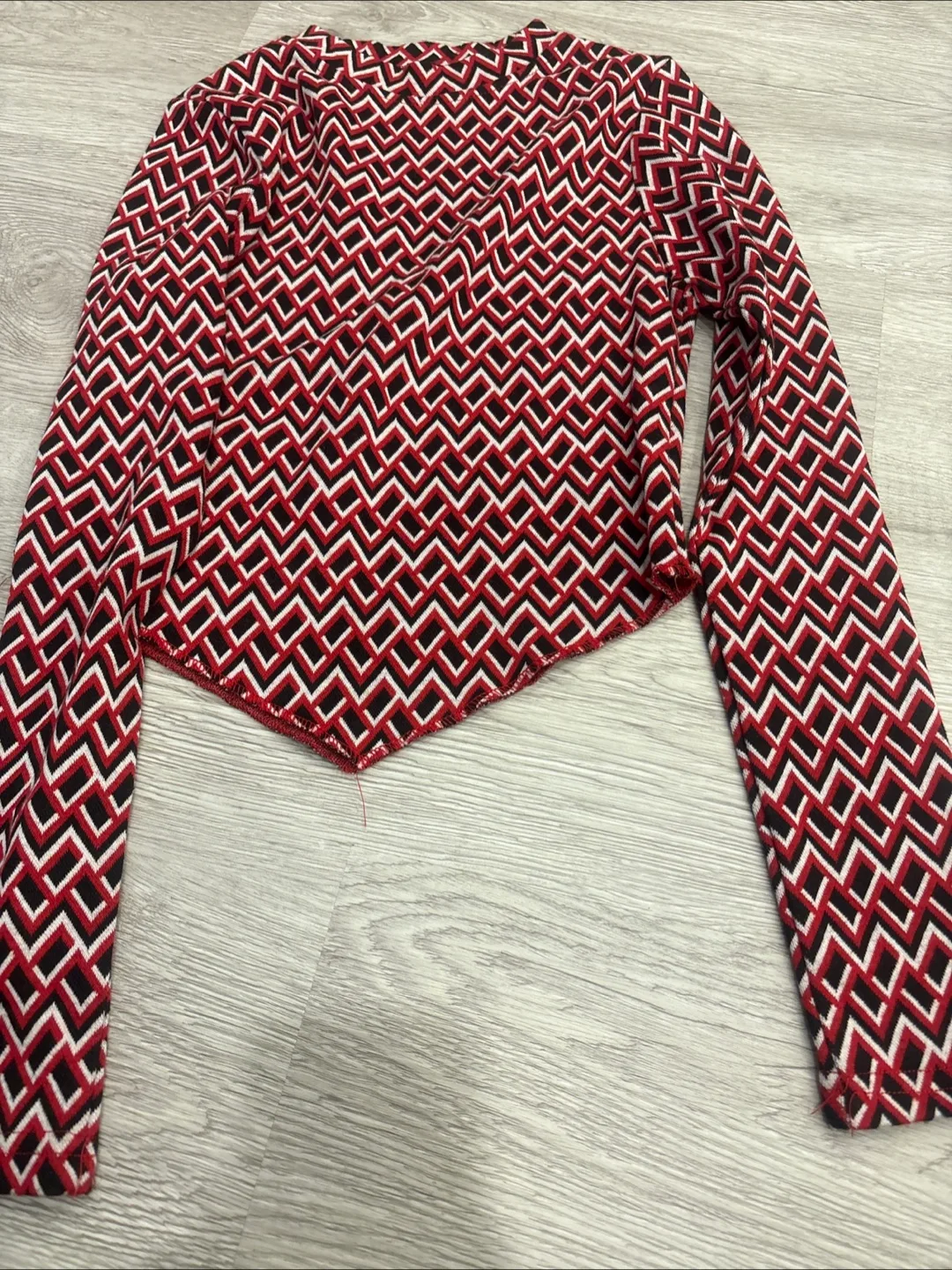 Red and Black Geometric Print Long Sleeve Crop Top - Size M