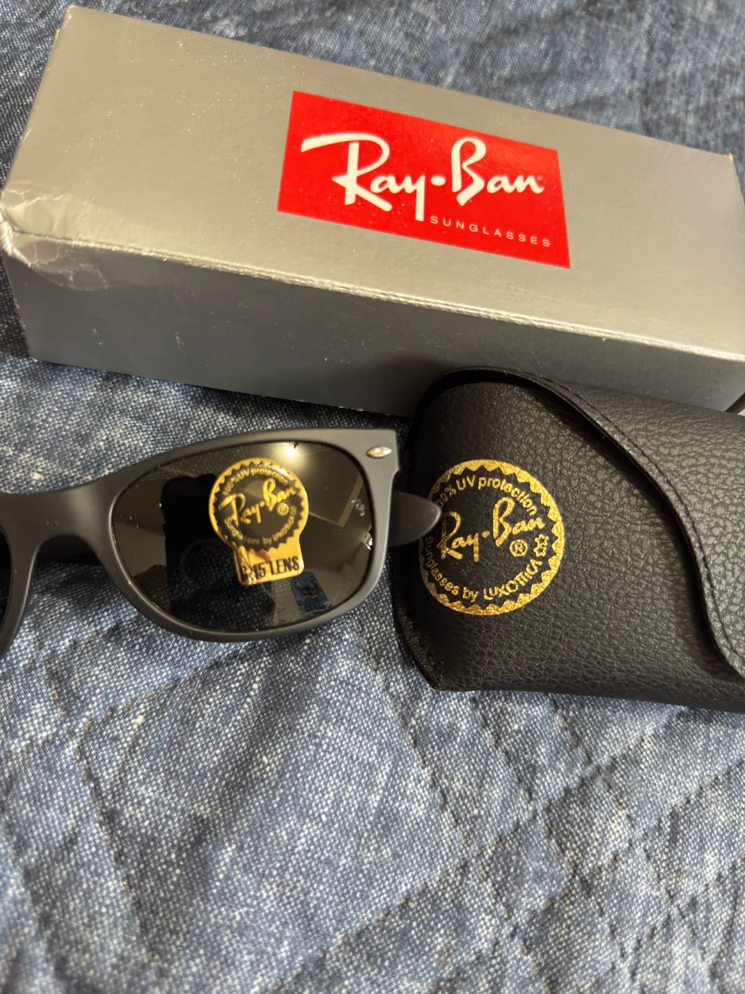 Ray-Ban Sunglasses with Case image indicator(2)