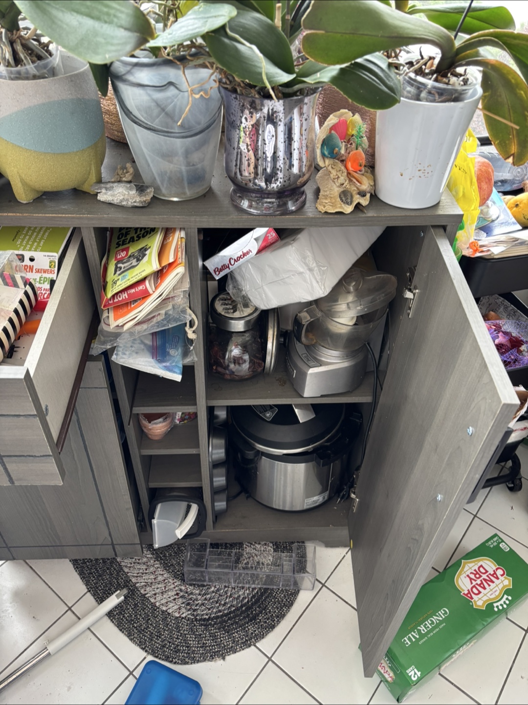Mobile mini bar on wheels grey colour.  Great for outdoor bbqs.