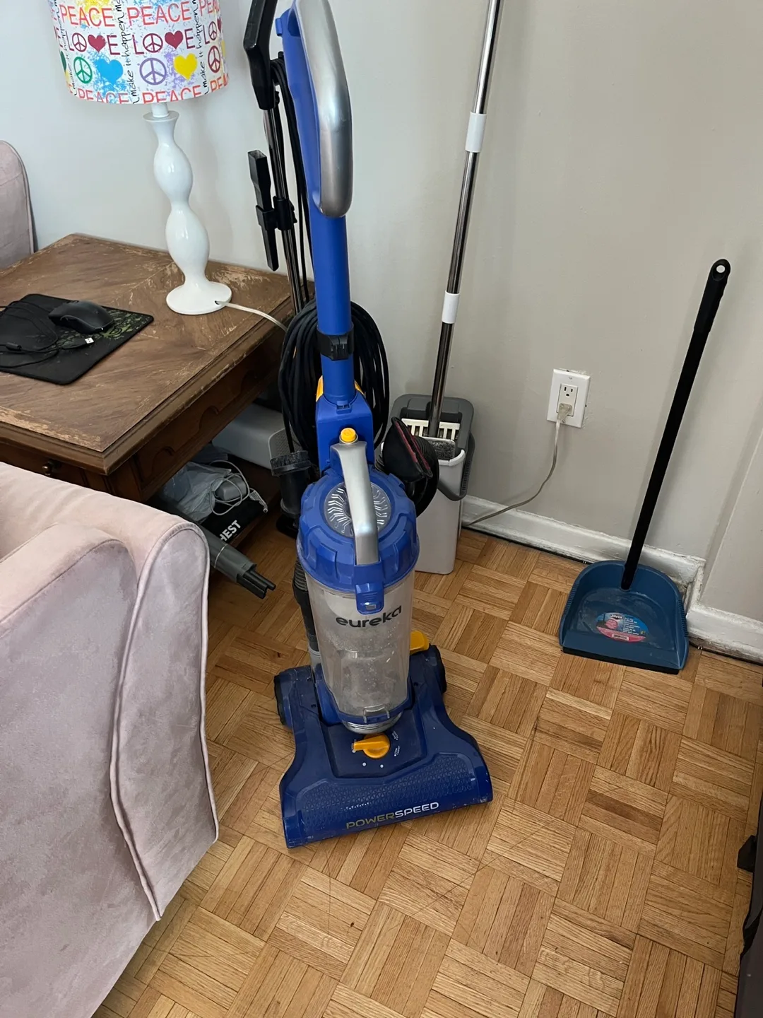Eureka Powerspeed Bagless Vacuum Cleaner thumbnail