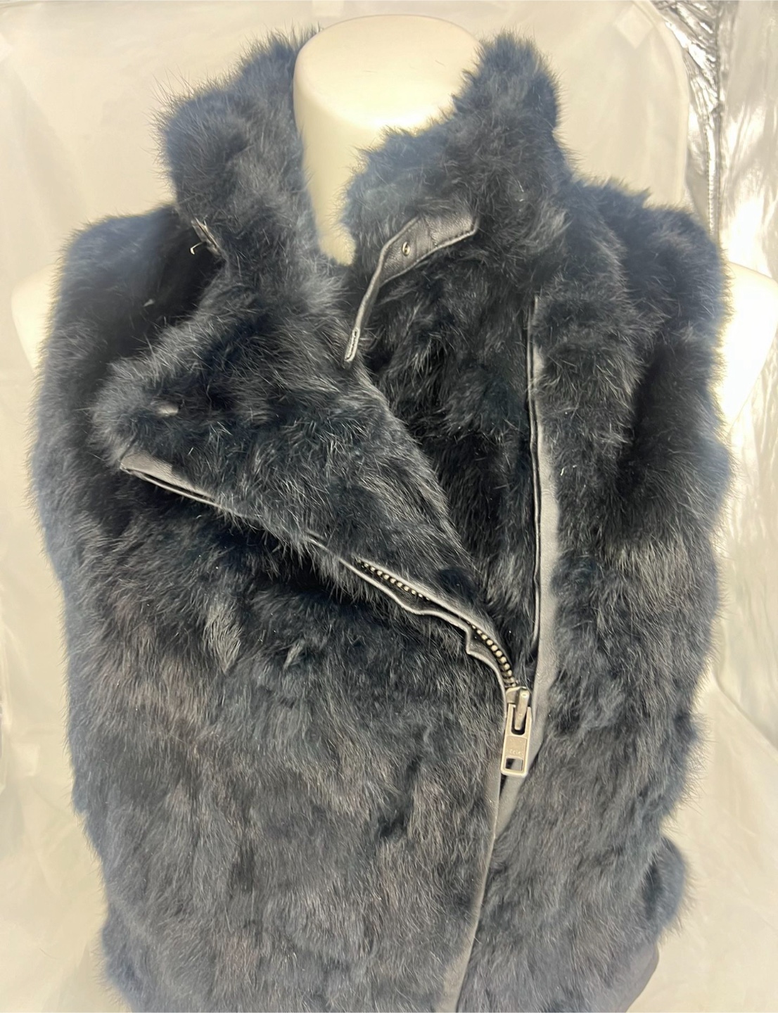 Saks Fifth Avenue Black Rabbit Fur Vest - photo 2