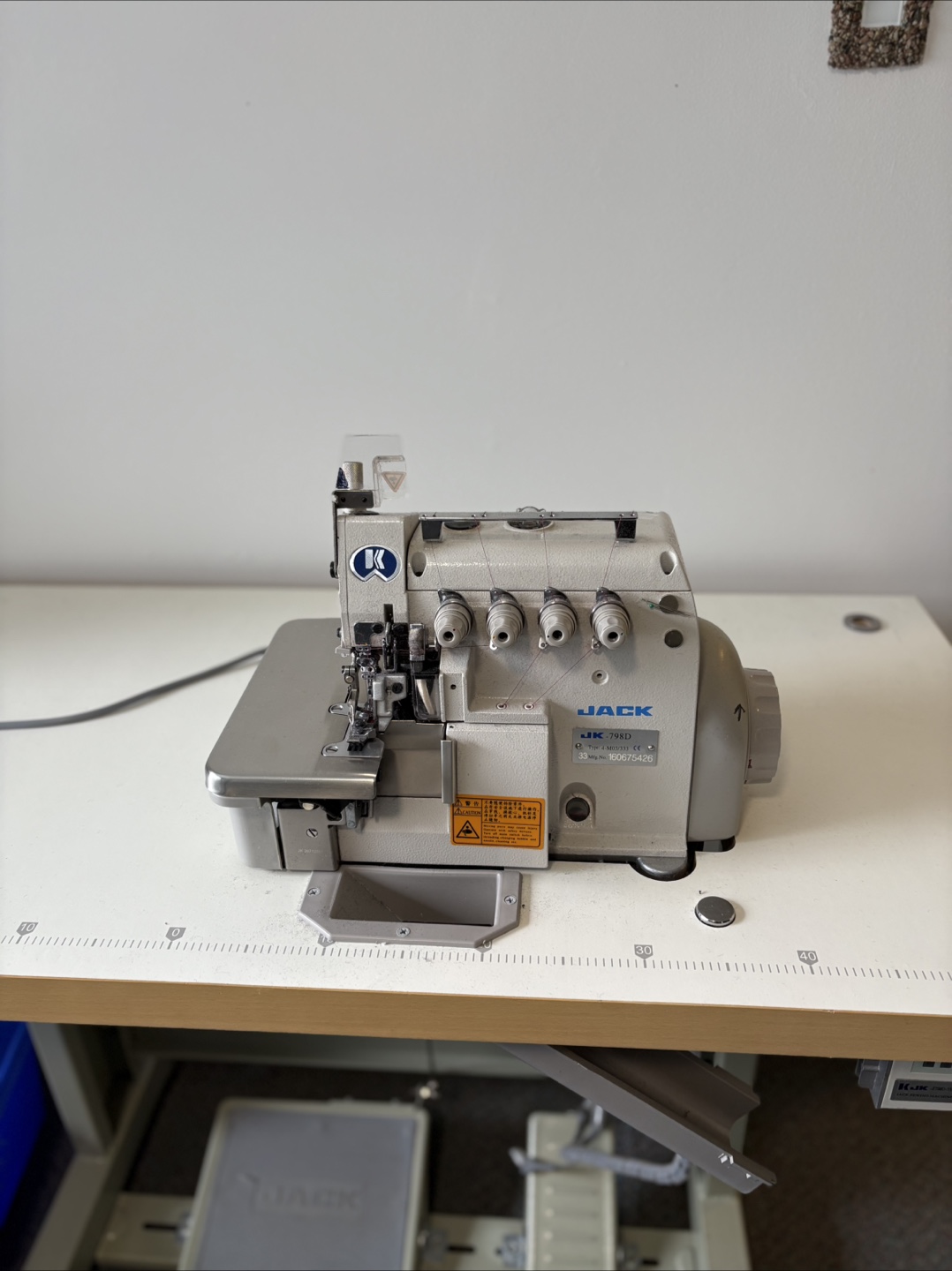 JACK JK-798D 4-thread Overlock Sewing Machine - photo 2