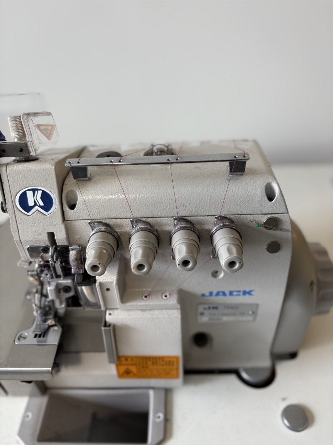 JACK JK-798D 4-thread Overlock Sewing Machine - photo 3