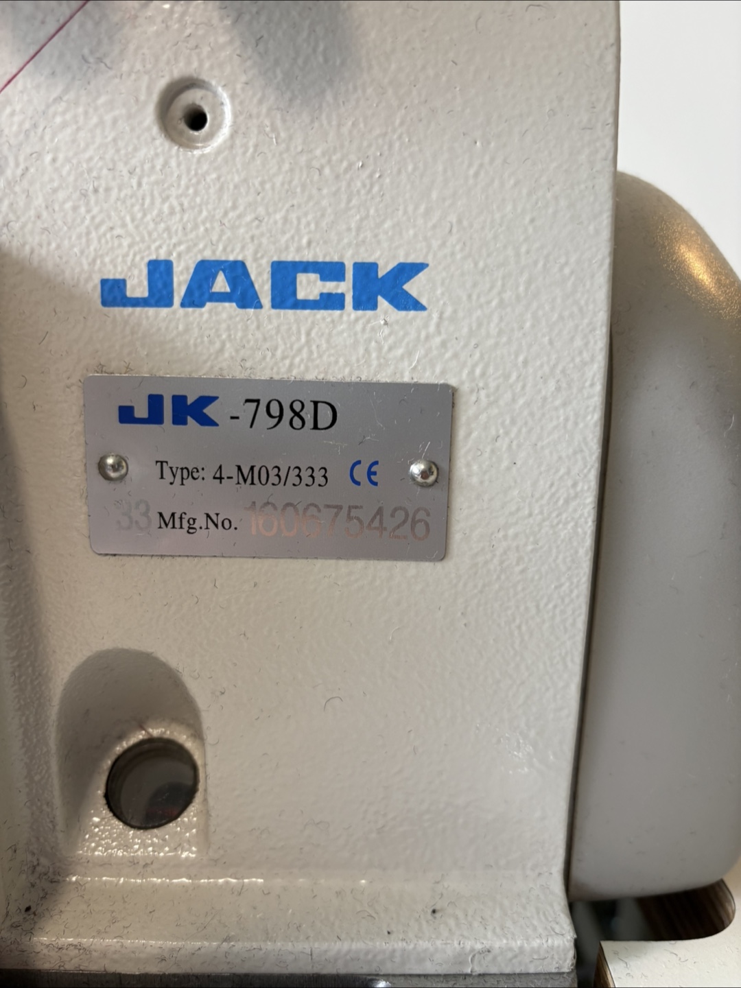 JACK JK-798D 4-thread Overlock Sewing Machine - photo 5