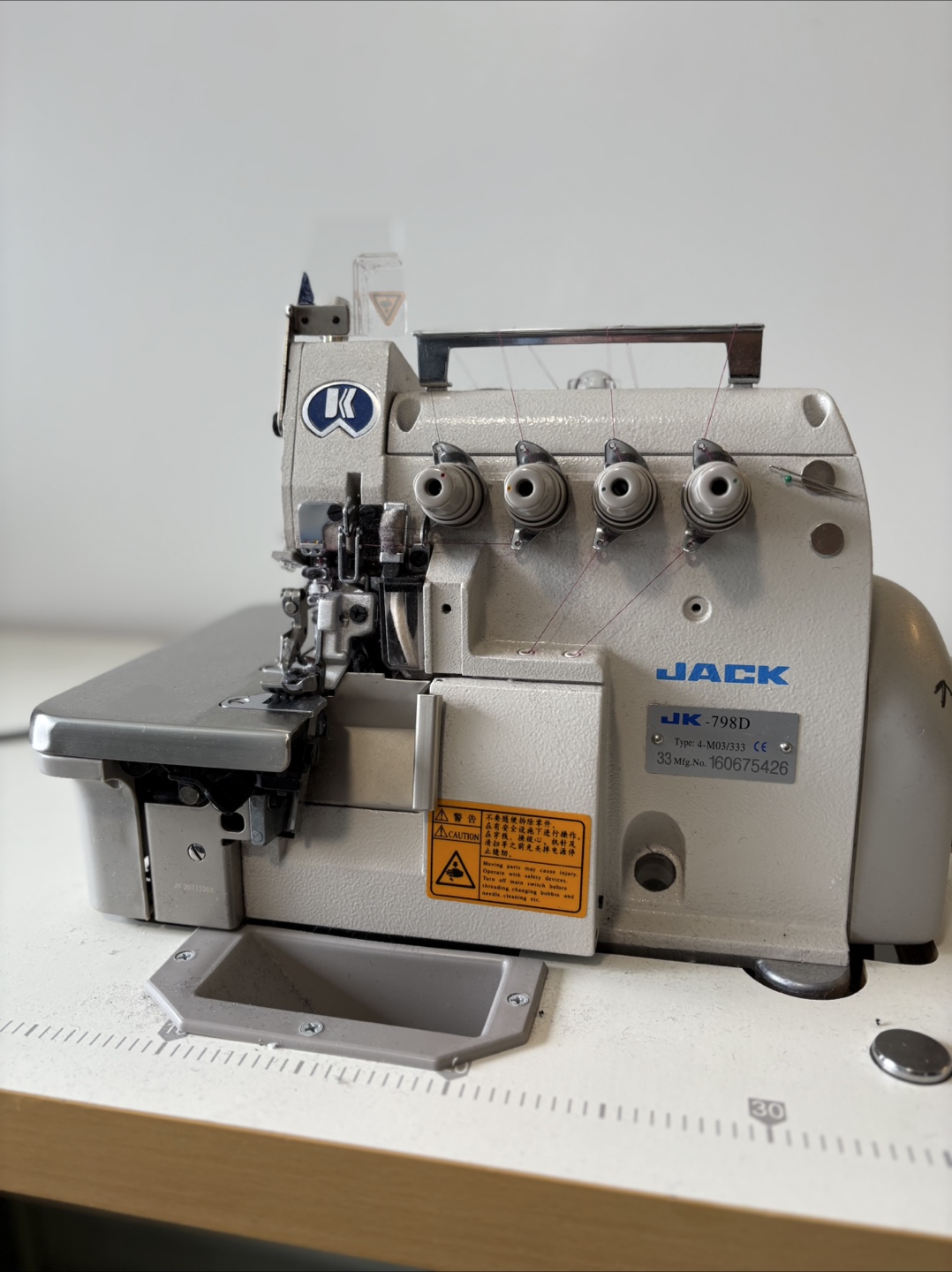 JACK JK-798D 4-thread Overlock Sewing Machine - photo 4
