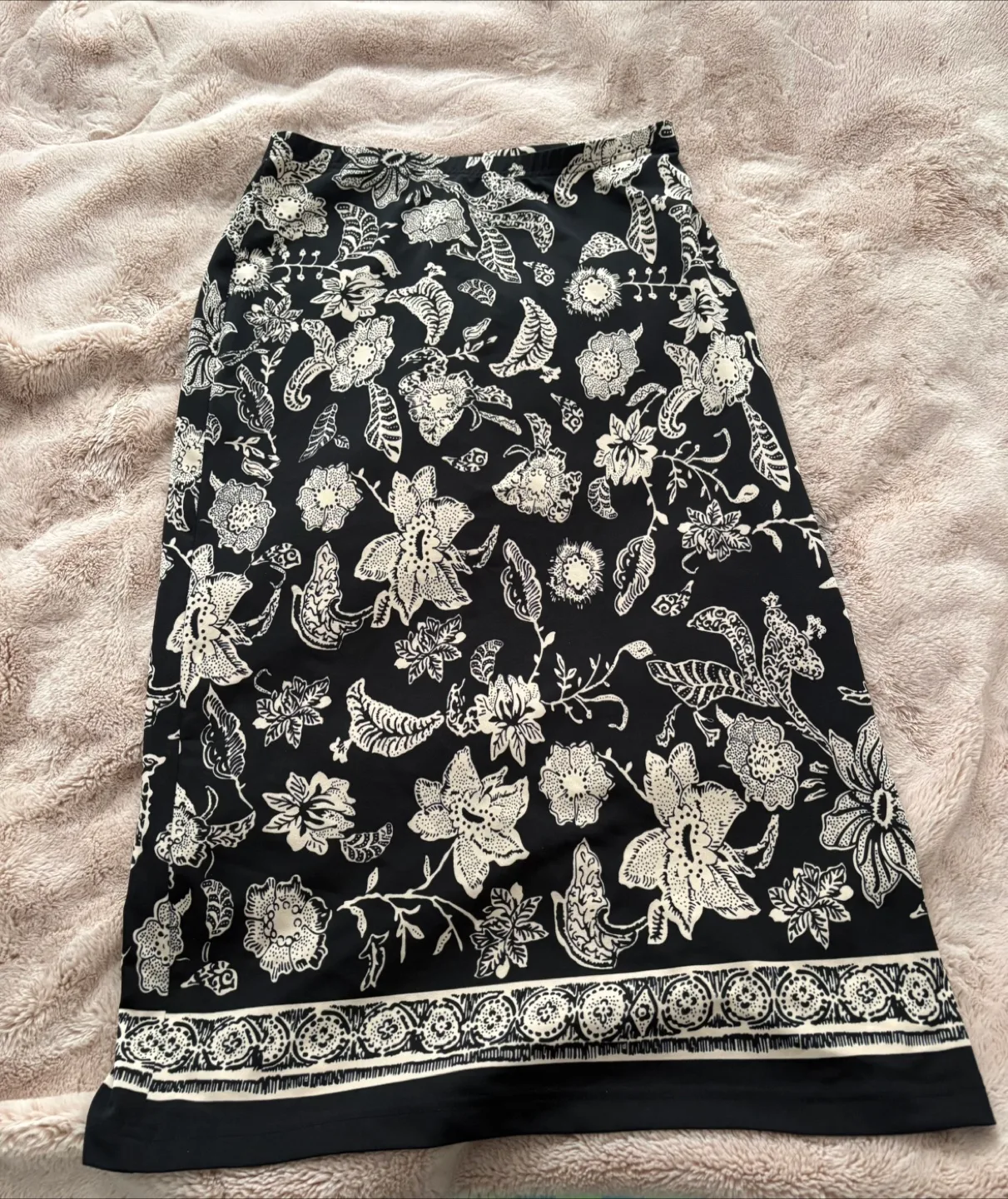 Skirt (Never worn) (Large) (Giving away for FREE) thumbnail