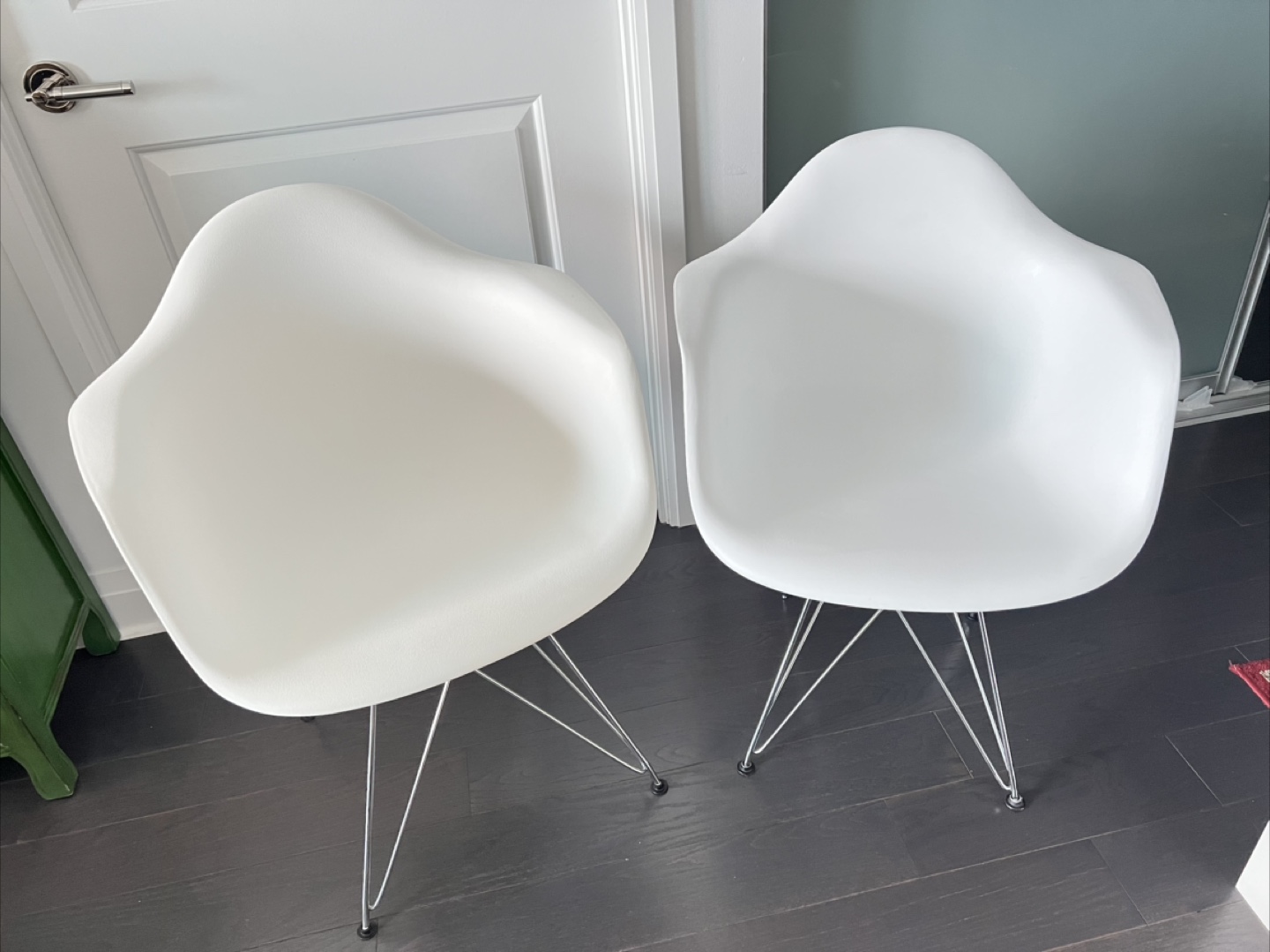 🌈 Pair of White Armchairs