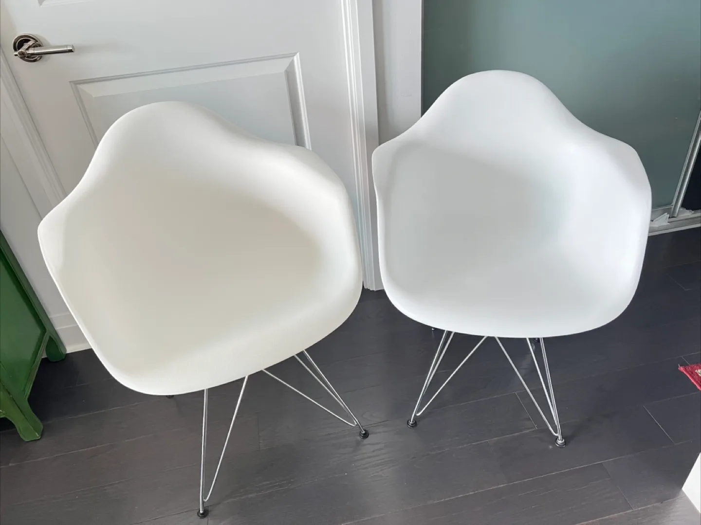 🌈 Pair of White Armchairs thumbnail
