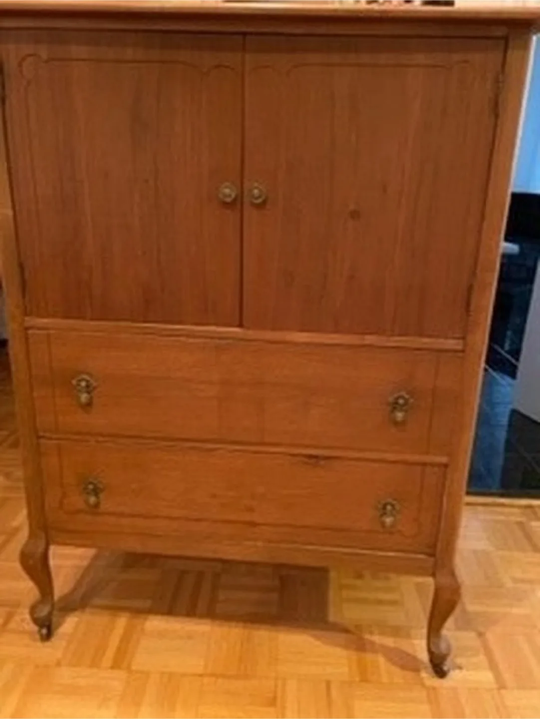Vintage Wooden Vanity Set with Tri-fold Mirror thumbnail